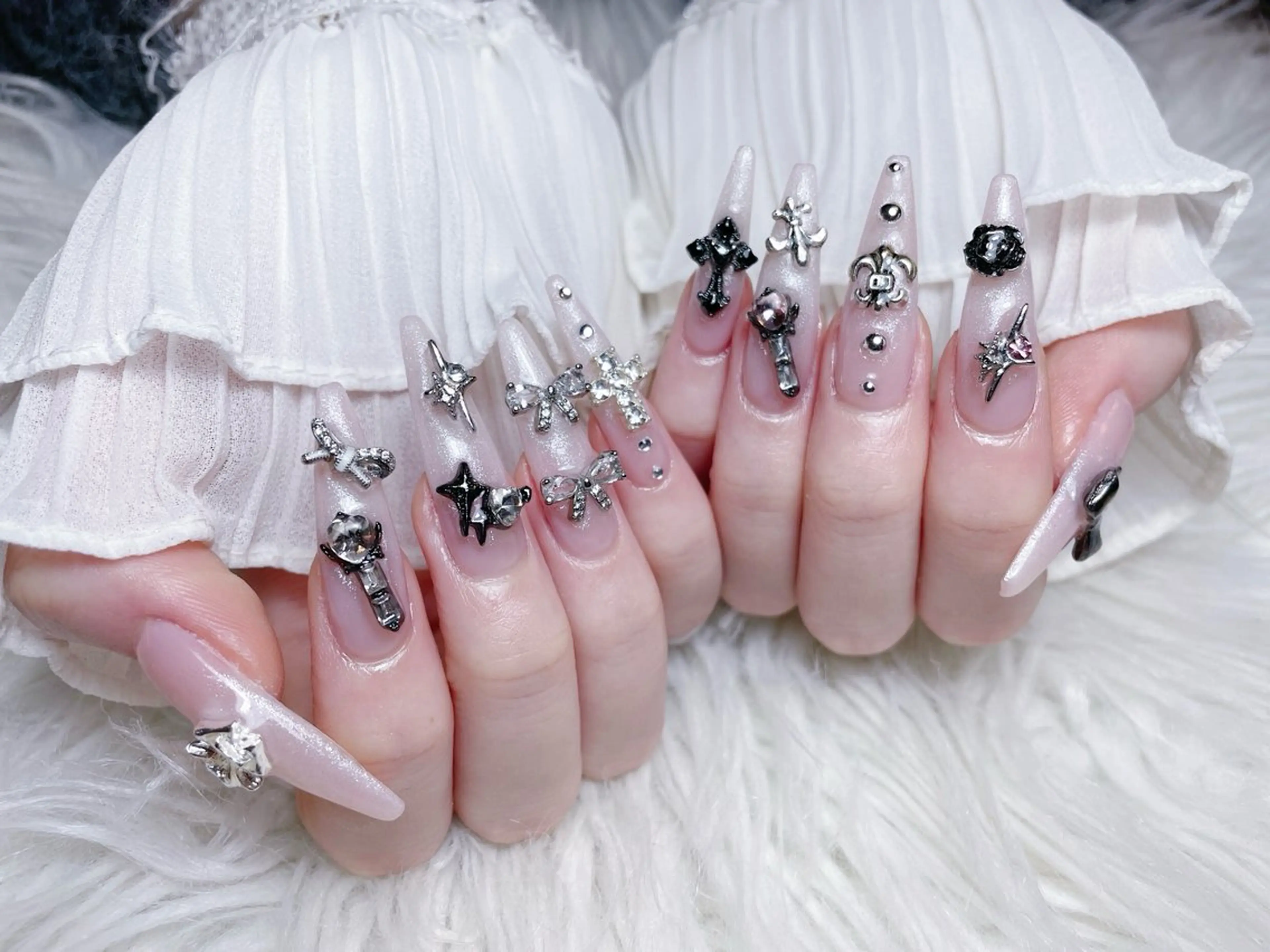 ネイル チークネイル 長さ出し フラワーネイル フレンチネイル ガーリー ハンドネイル NEW NAIL 池袋のネイルデザイン