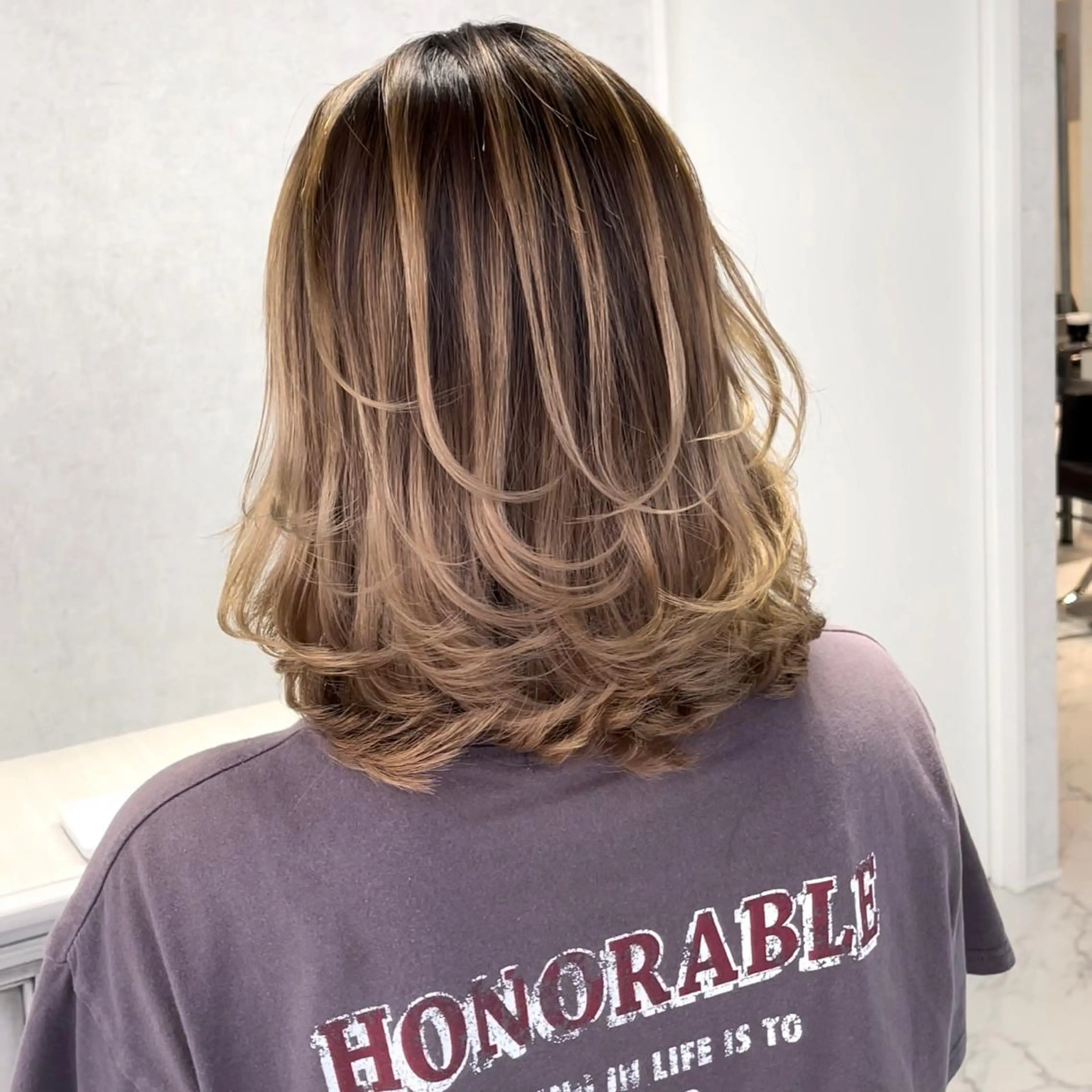 ミディアム カラー ヘアアレンジ バレイヤージュ デザインカラー ハイライトカラー 外国人風カラー ハイライト カット ヘアカラー トリートメント アンドウ ユウ/ レイヤーカット/韓国のヘアスタイル