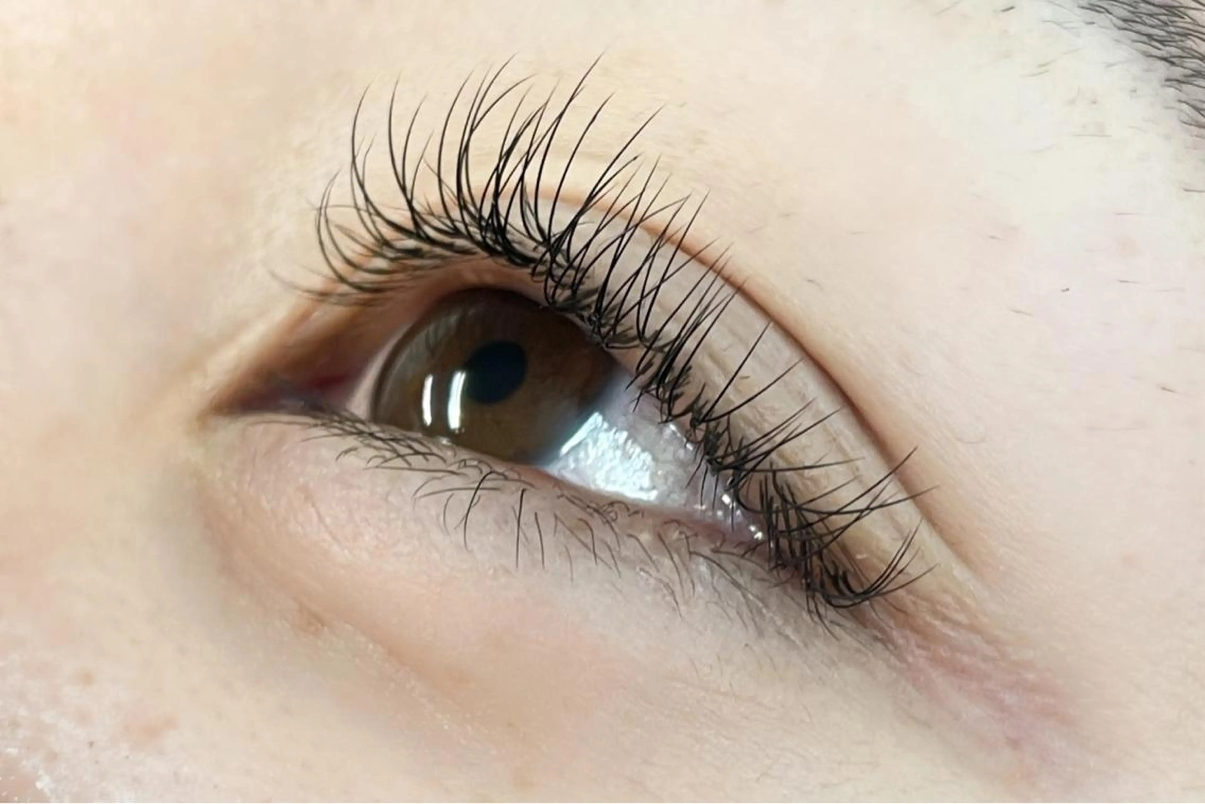 マツエク・マツパ 小山 麗奈のヘアスタイル