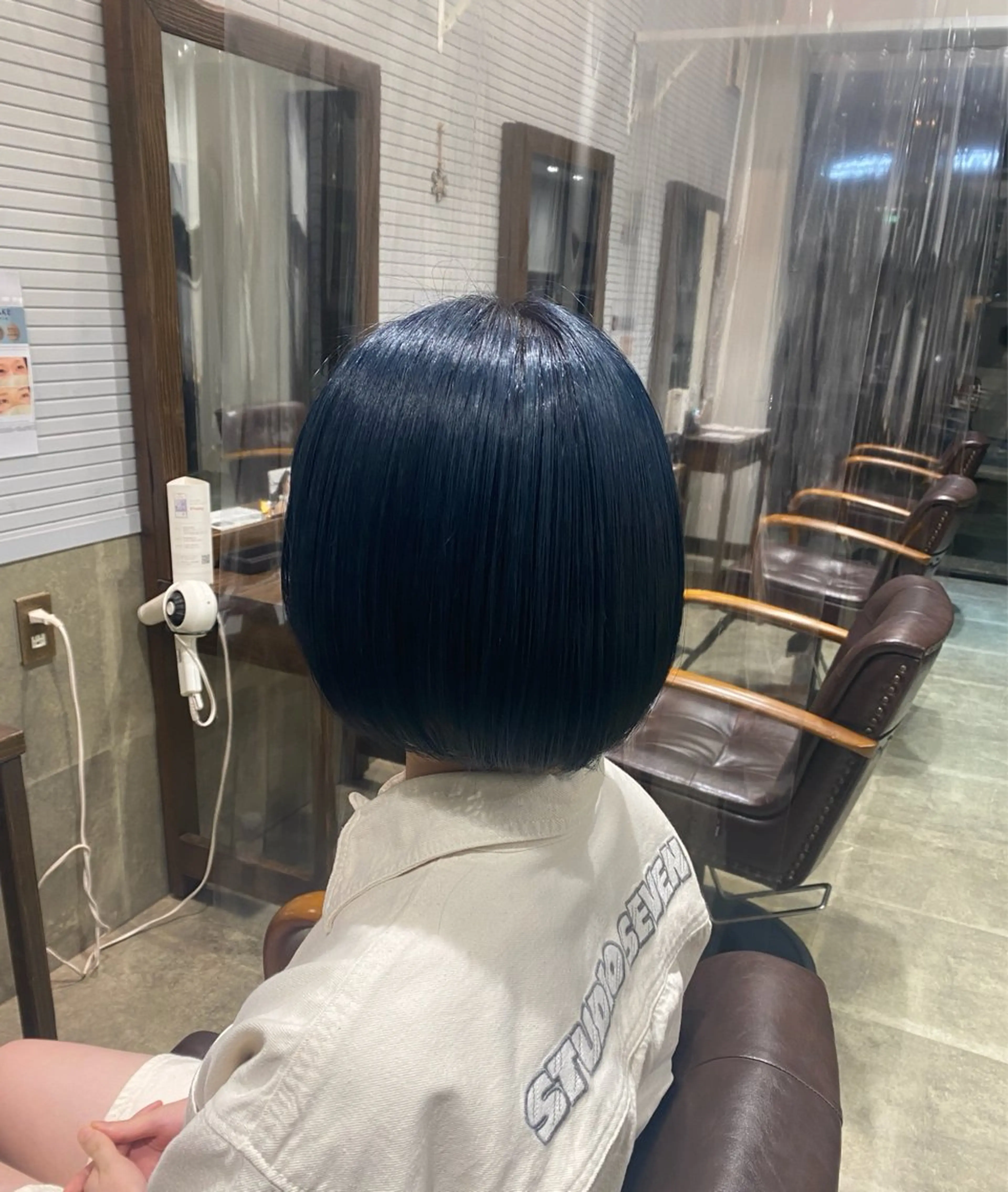 カラー 黒髪 ブルーカラー ブルーブラック 石川 莉乃のヘアスタイル