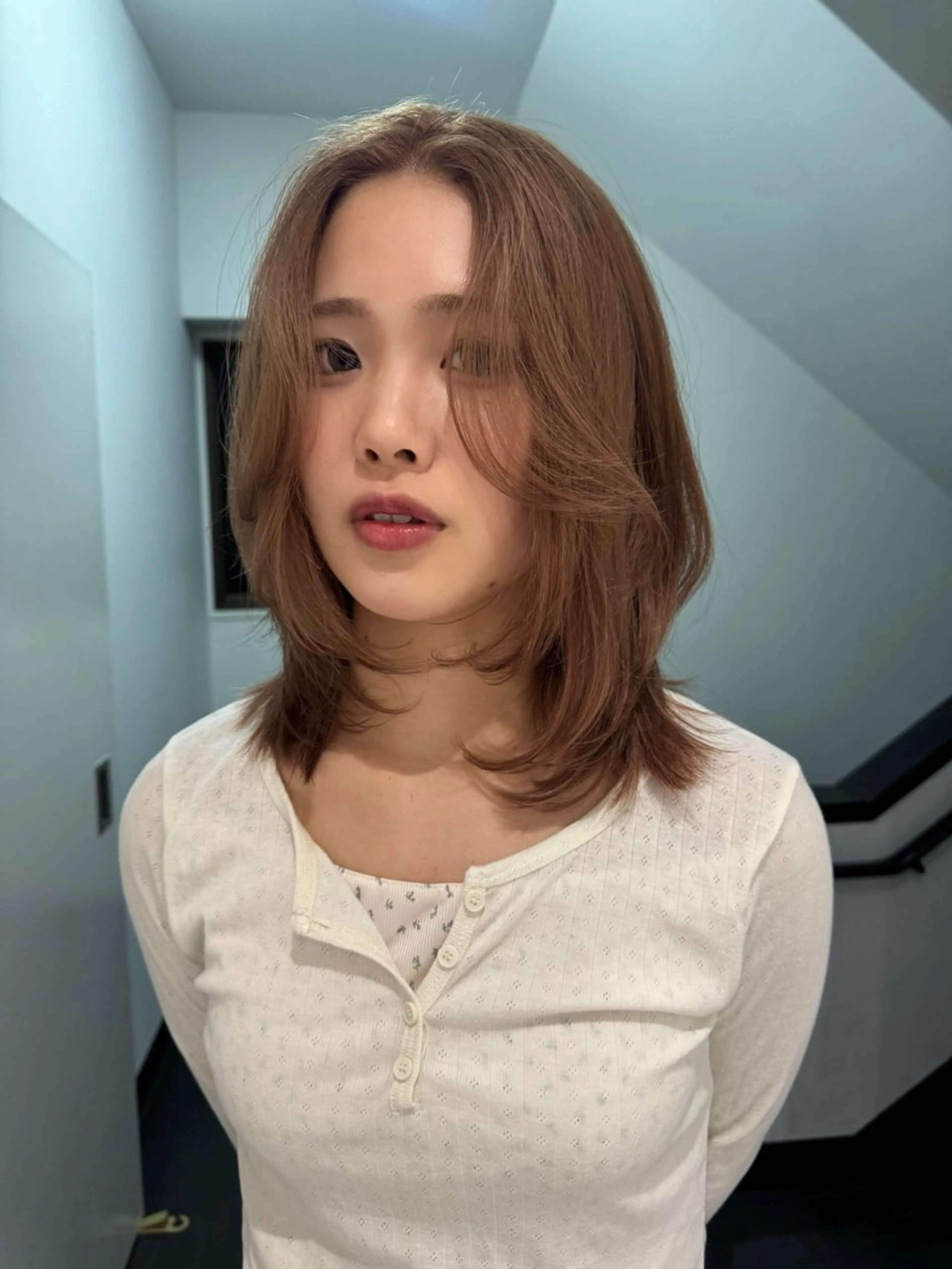 ミディアム カラー カット ヘアカラー トリートメント Ami/艶カラー/ レイヤー/ハイトーンのヘアスタイル