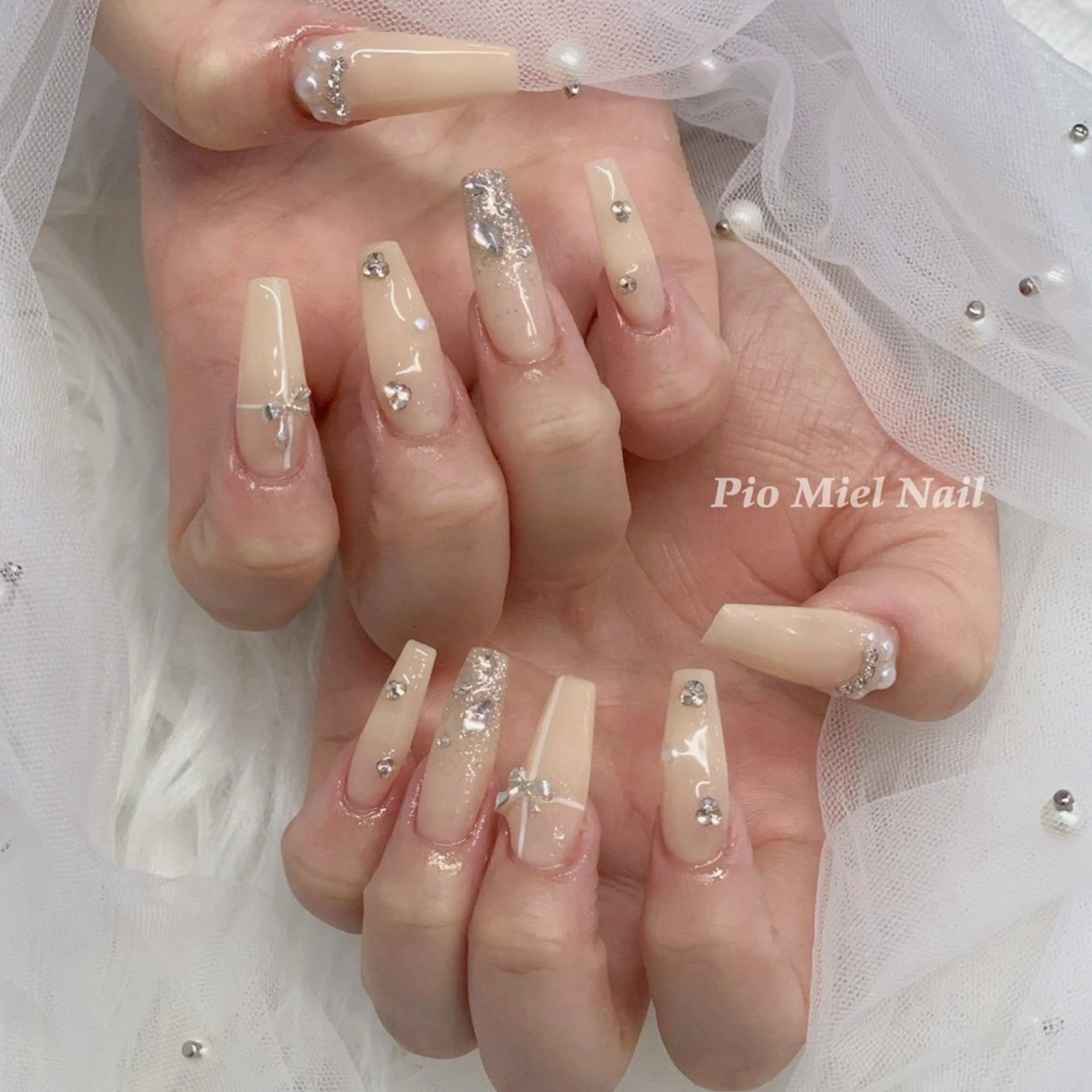 ネイル クリアネイル 長さ出し ジェルネイル ガーリー ラメ(グリッター) ハンドネイル momo 長さだしのネイルデザイン