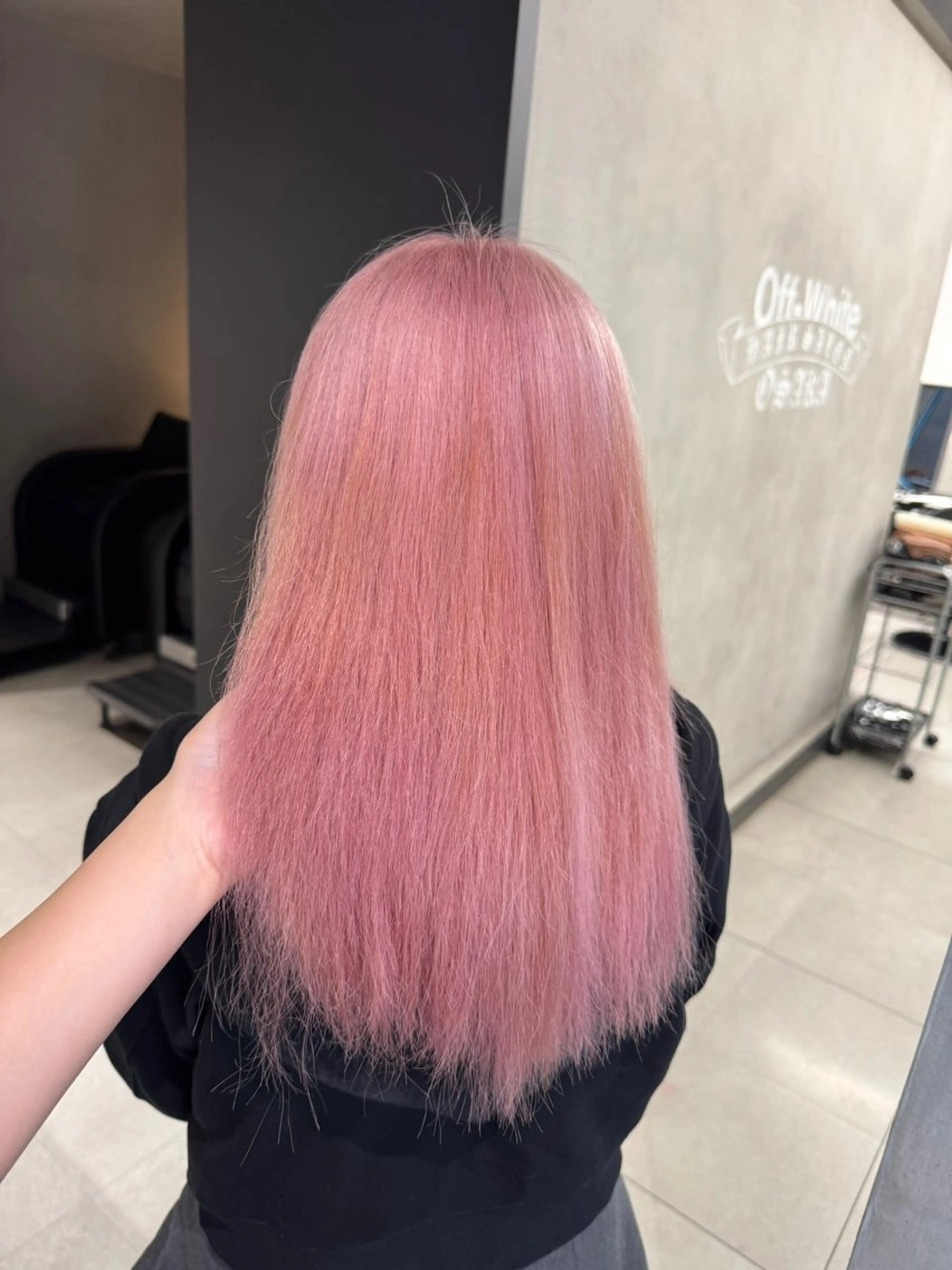 ロング カラー 🇰🇷韓国風ハイ トーンKANA🖤のヘアスタイル