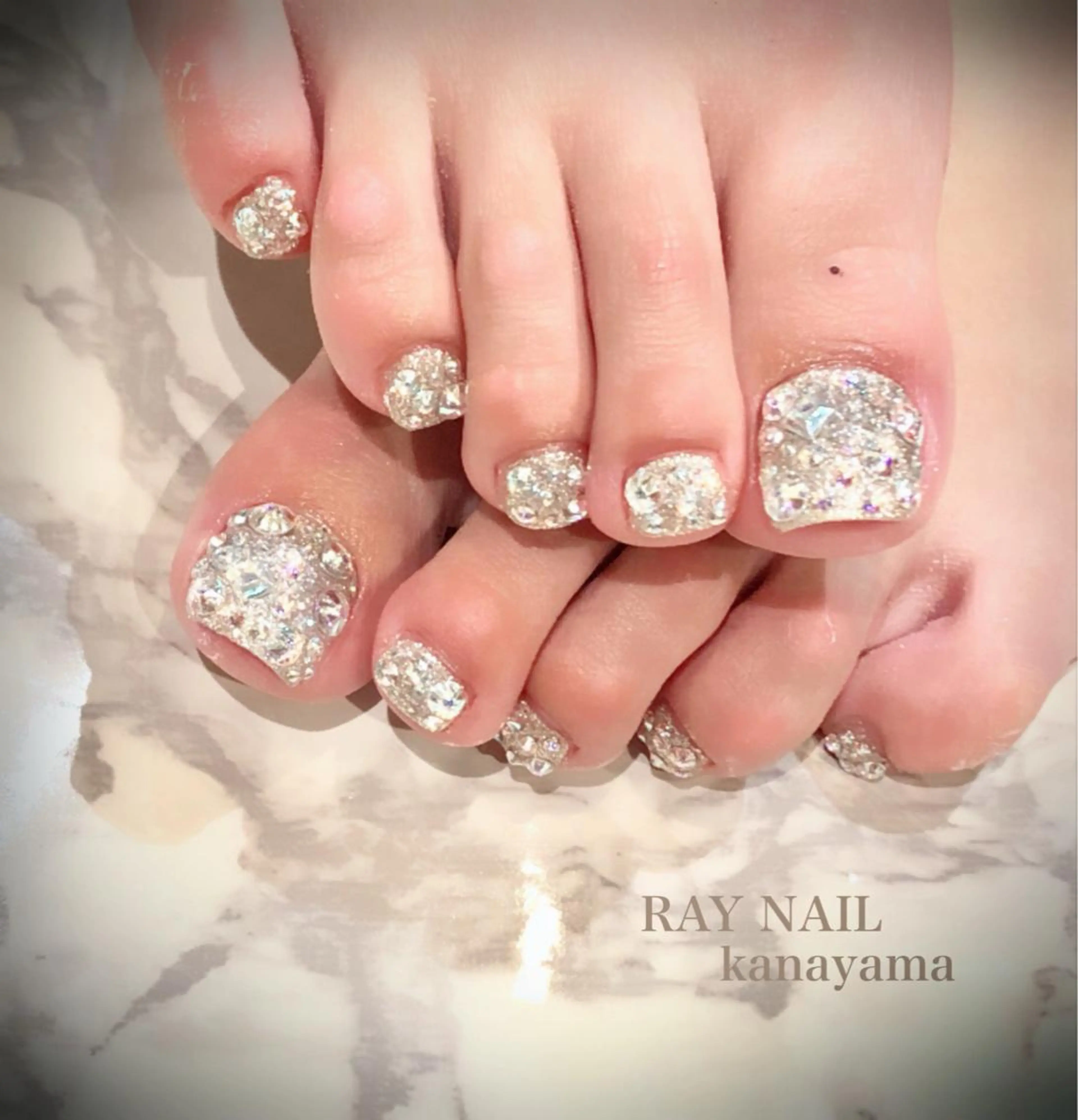 ネイル キラキラネイル ストーンネイル フットネイル Arowa 伊田のネイルデザイン