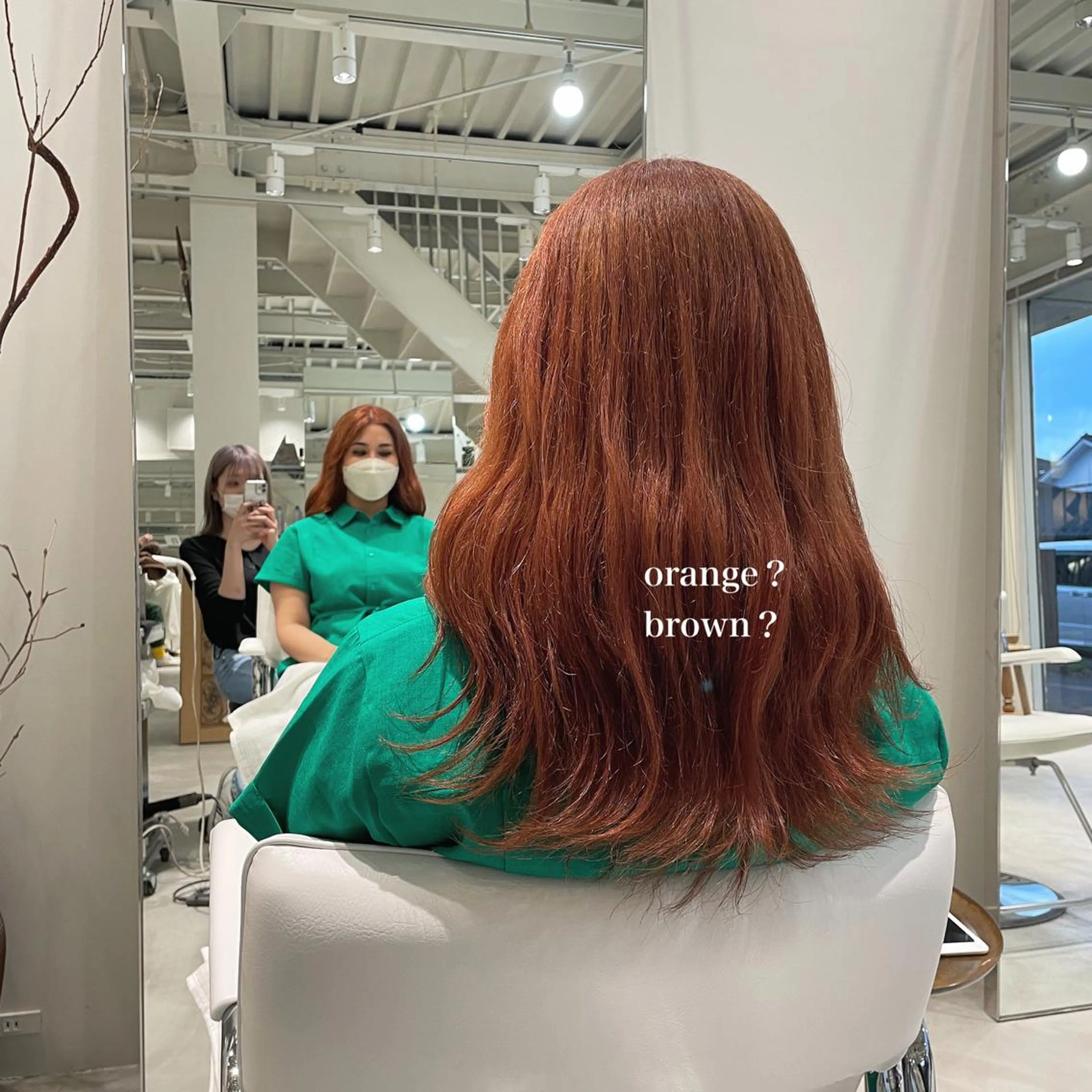 ロング カラー オレンジ 峯崎 葵のヘアスタイル