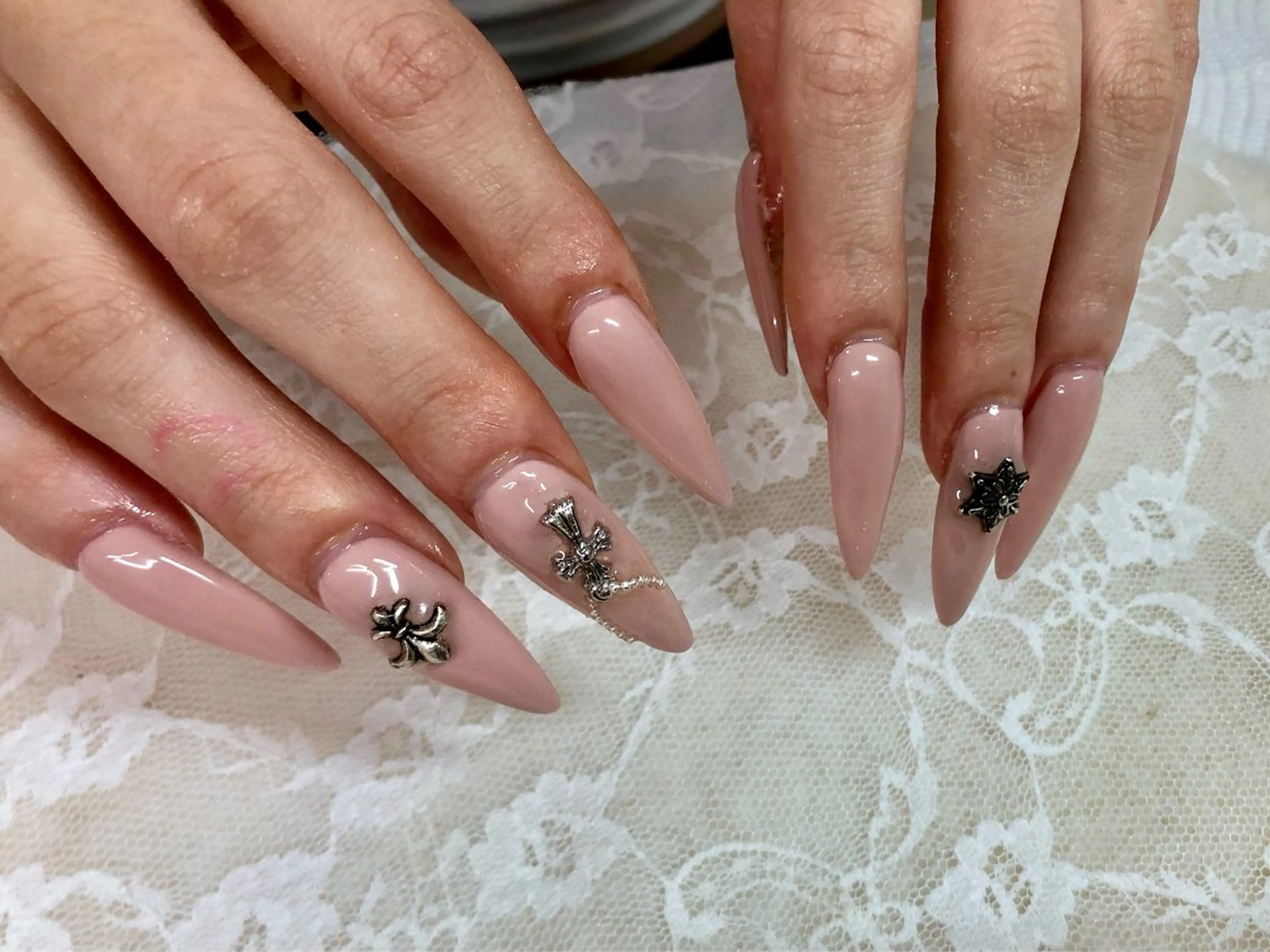 ネイル ロングネイル ピンク スーパーロングネイル ハンドネイル ハンドケア Epokku ネイルサロンのネイルデザイン