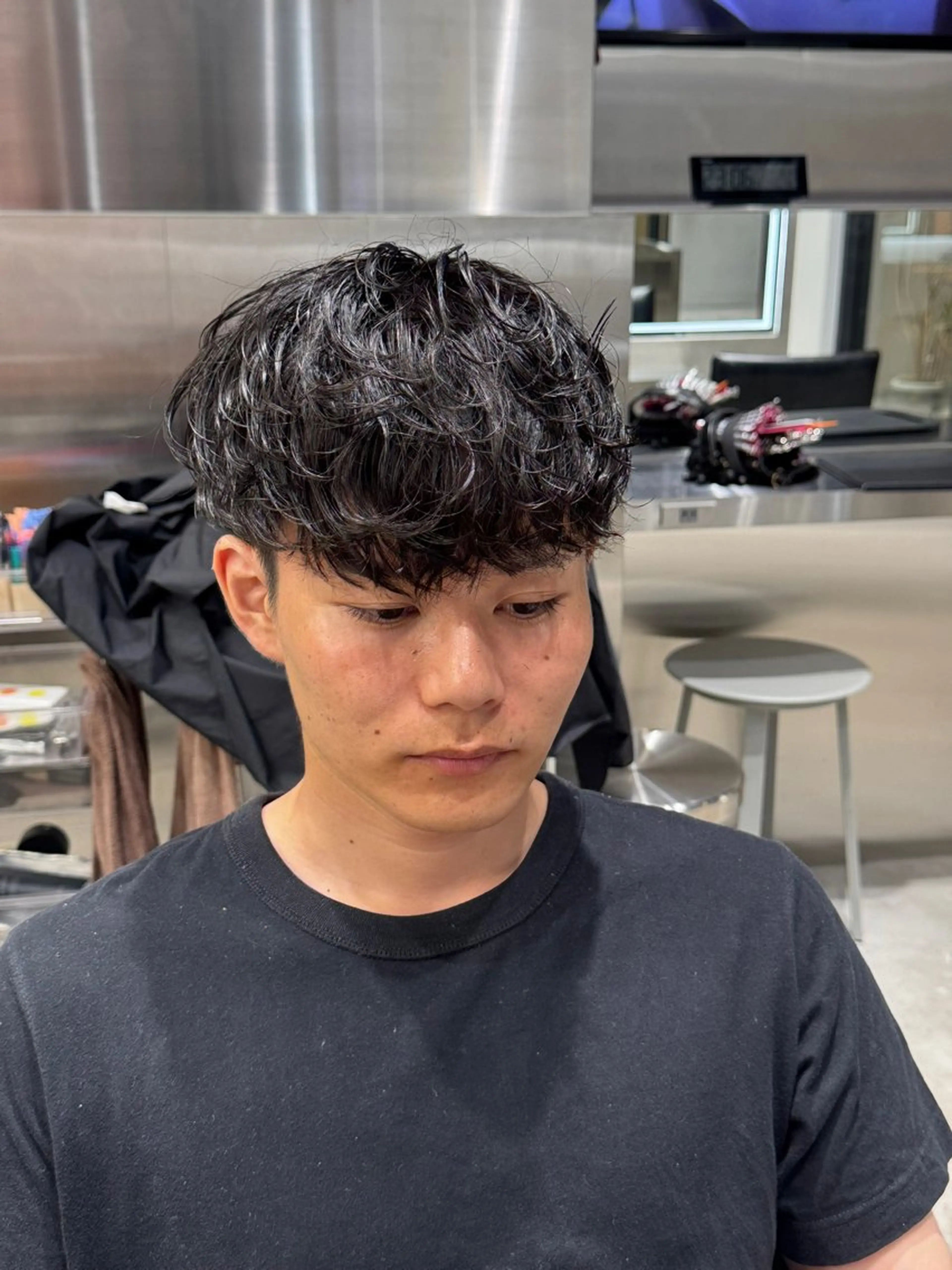 ミディアム パーマ メンズ ミディアムパーマ マッシュ メンズパーマ ツイストスパイラルパーマ 波巻きパーマ byfifth 天神 🌀moromiのヘアスタイル