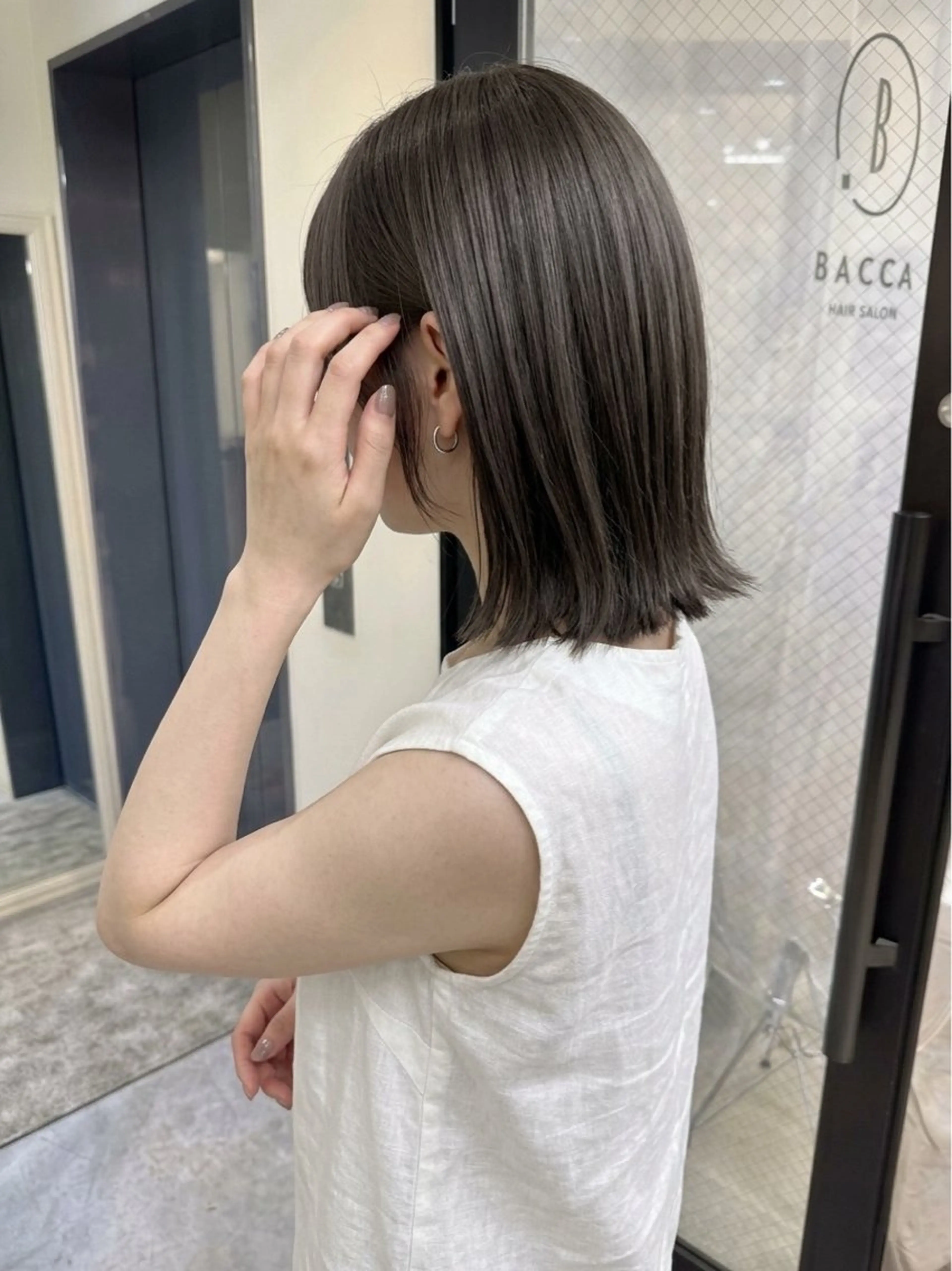 ミディアム デート 小顔カット 外ハネヘア ヘアカラー トリートメント 桜木町 2分 ミセスショートのヘアスタイル