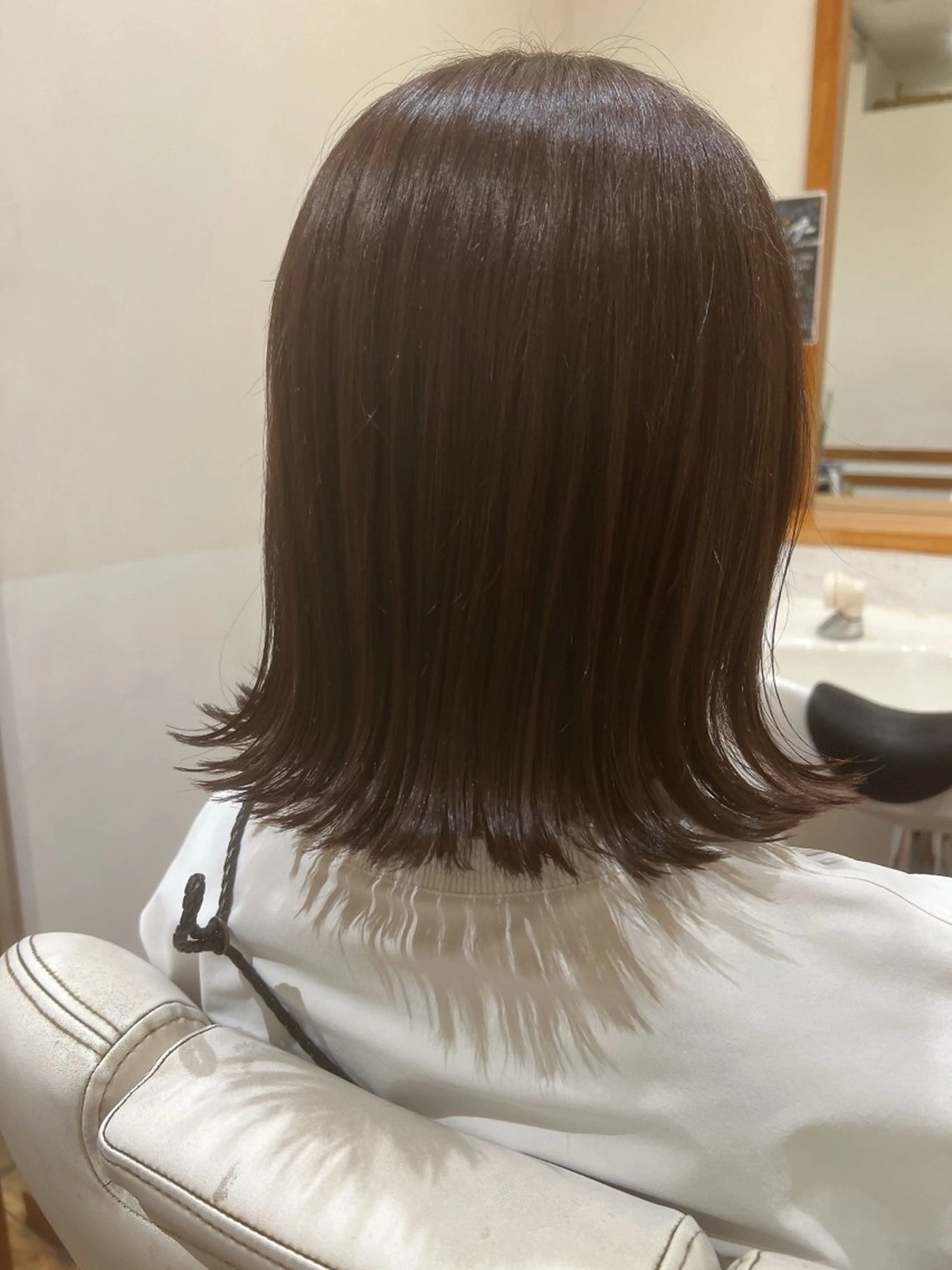 ミディアム ボブ 外ハネヘア カット ヘアカラー トリートメント アザマ　ヤスカツ _rosso 川口のヘアスタイル