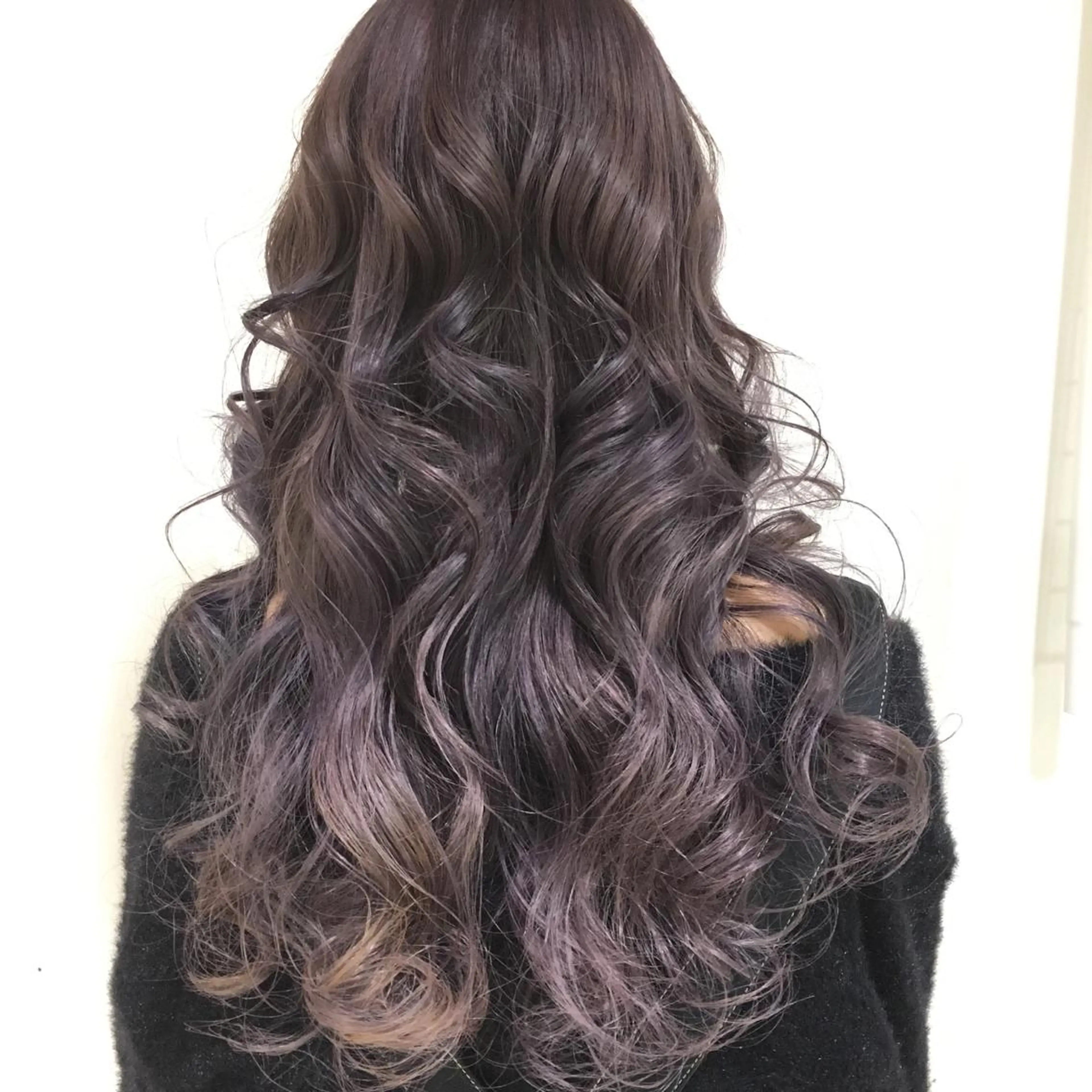 ロング カラー ヘアアレンジ パープルカラー きむえり/髪質改善 /うねり広がり改善のヘアスタイル