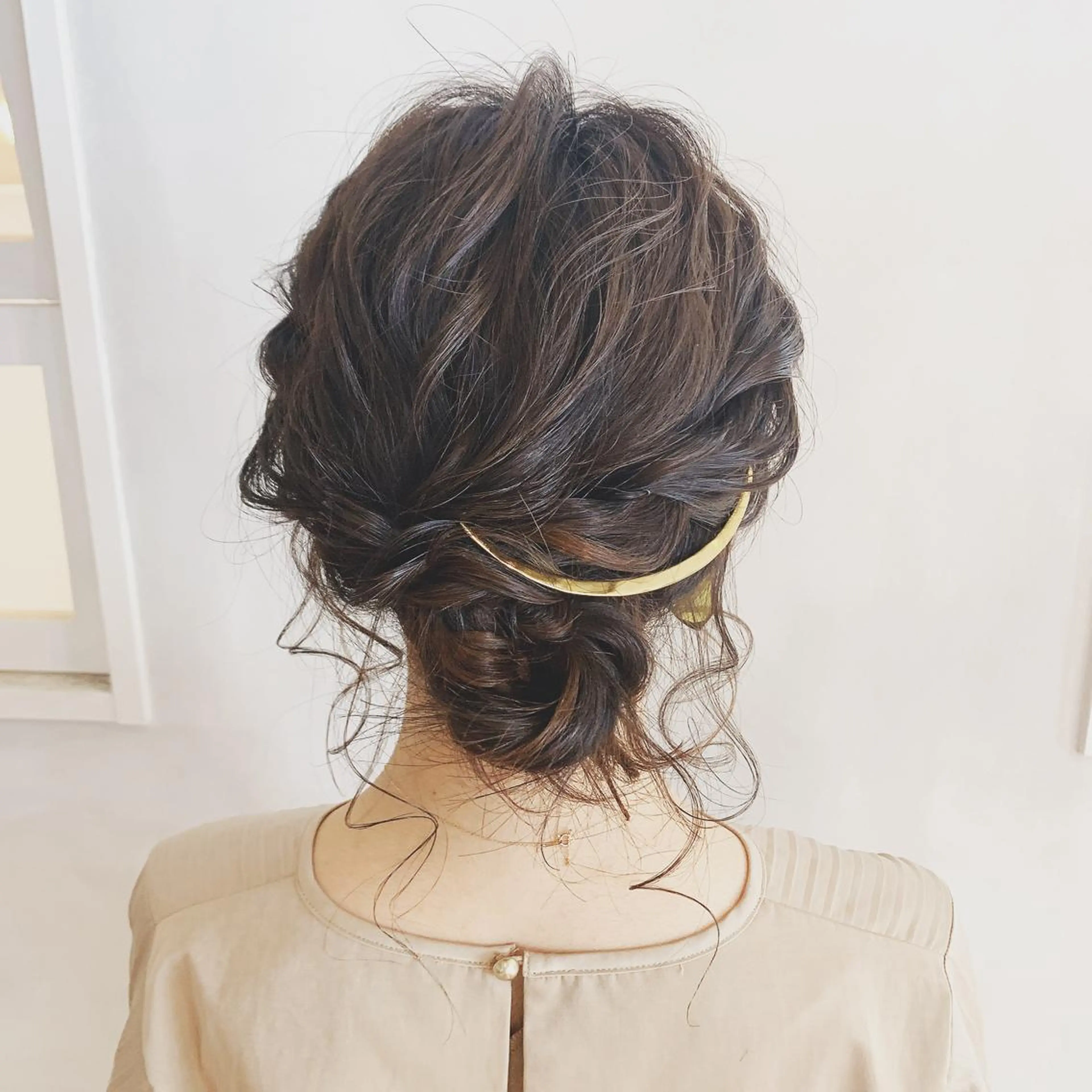 セミロング カレンダー 弁天町Tomoのヘアスタイル