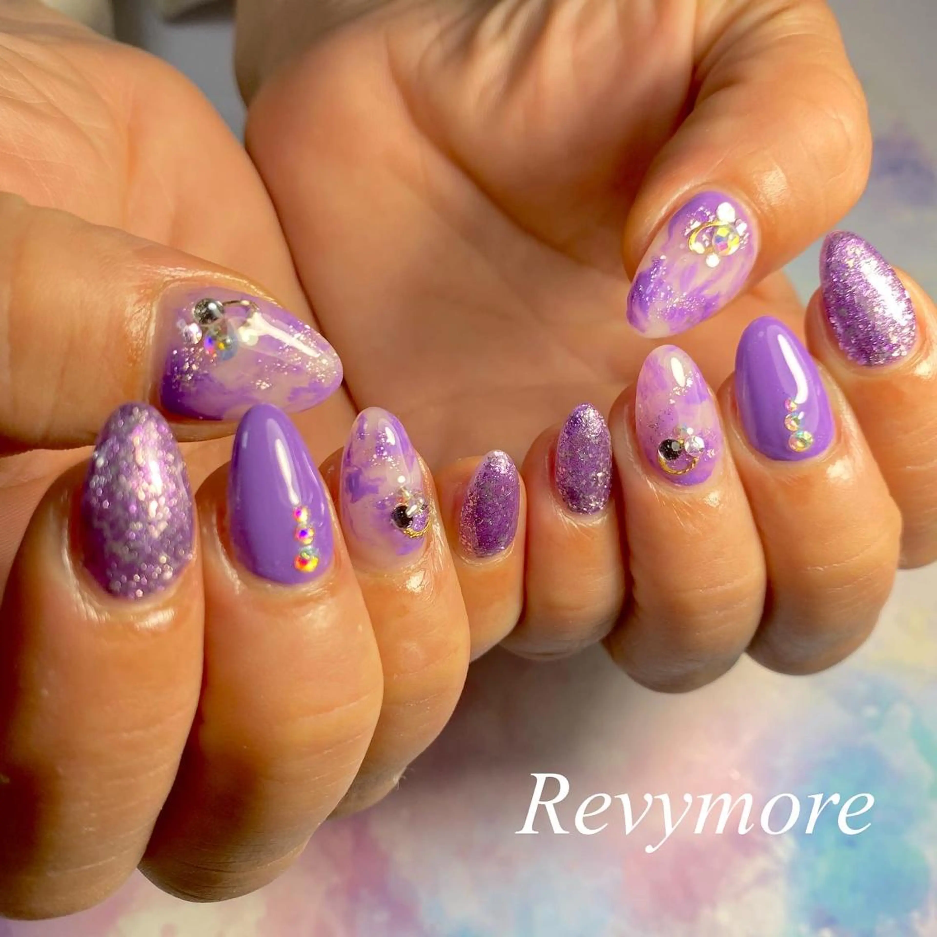 ミディアム ネイル 韓国風ヘア ジェルネイル キラキラネイル 韓国ネイル 大理石ネイル(マーブル) nail salon Revymoreのネイルデザイン