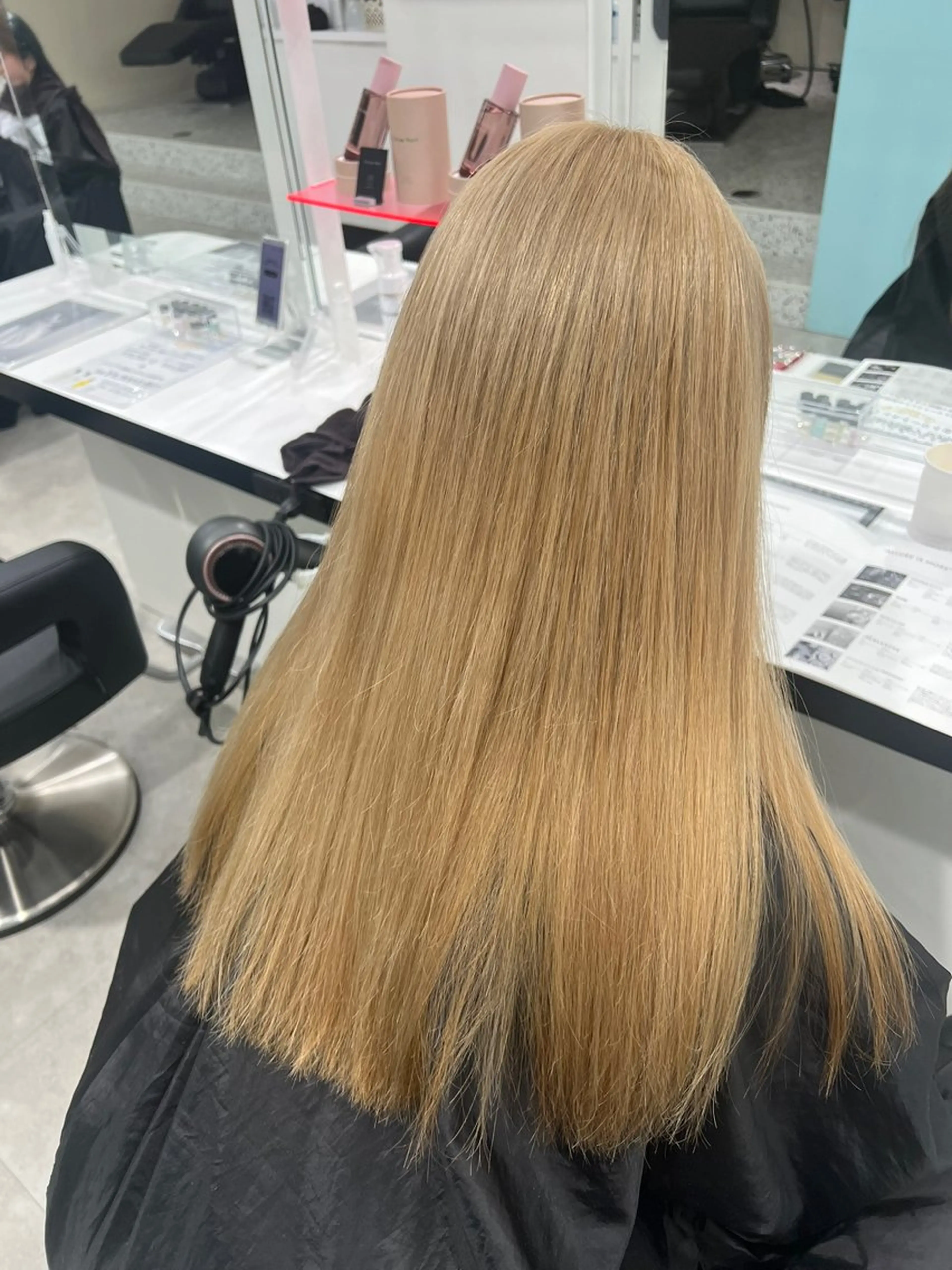 カラー ブリーチ ミルクティー・透明感 🏹REN🏹のヘアスタイル