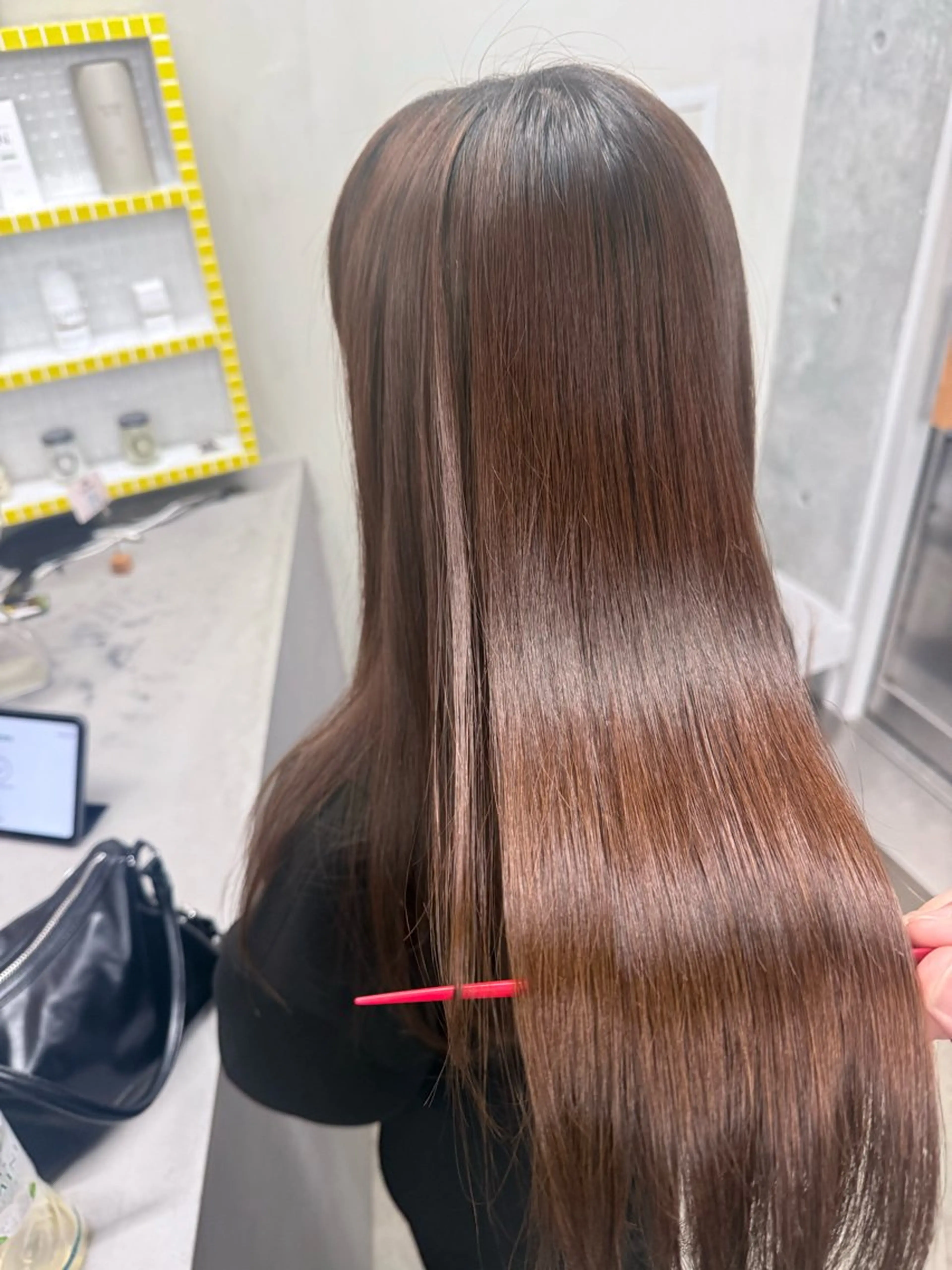 ロング カラー ロングレイヤー アッシュ ベージュカラー ブリーチ 透明感カラー カット 縮毛矯正 トリートメント 誰より丁寧なカット/ 小林輝/レイヤーのヘアスタイル