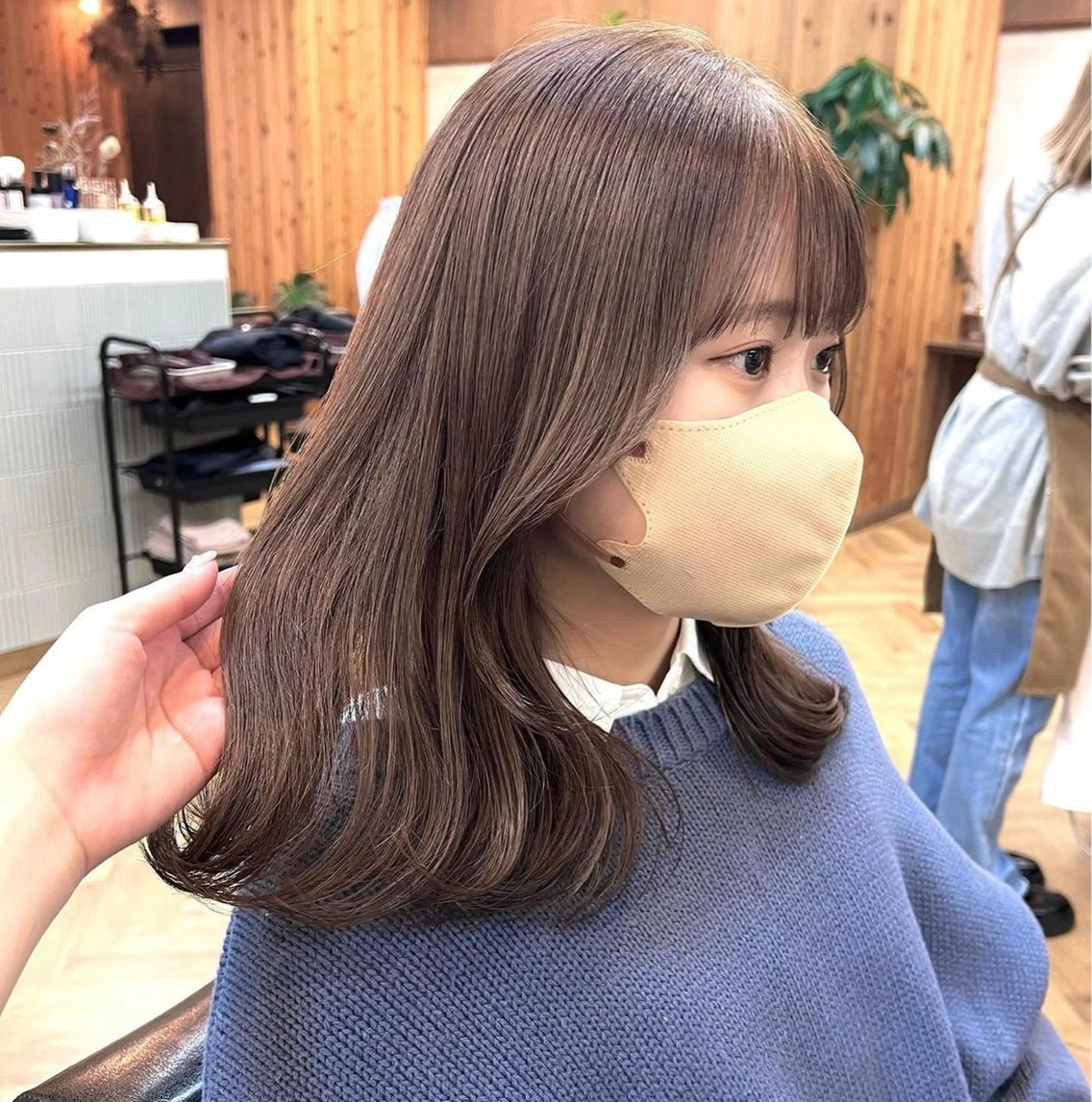 セミロング カラー パーマ ヘアアレンジ メンズ キッズ ネイル マツエク・マツパ アイブロウ カット ヘアカラー トリートメント 前川 朋香のヘアスタイル