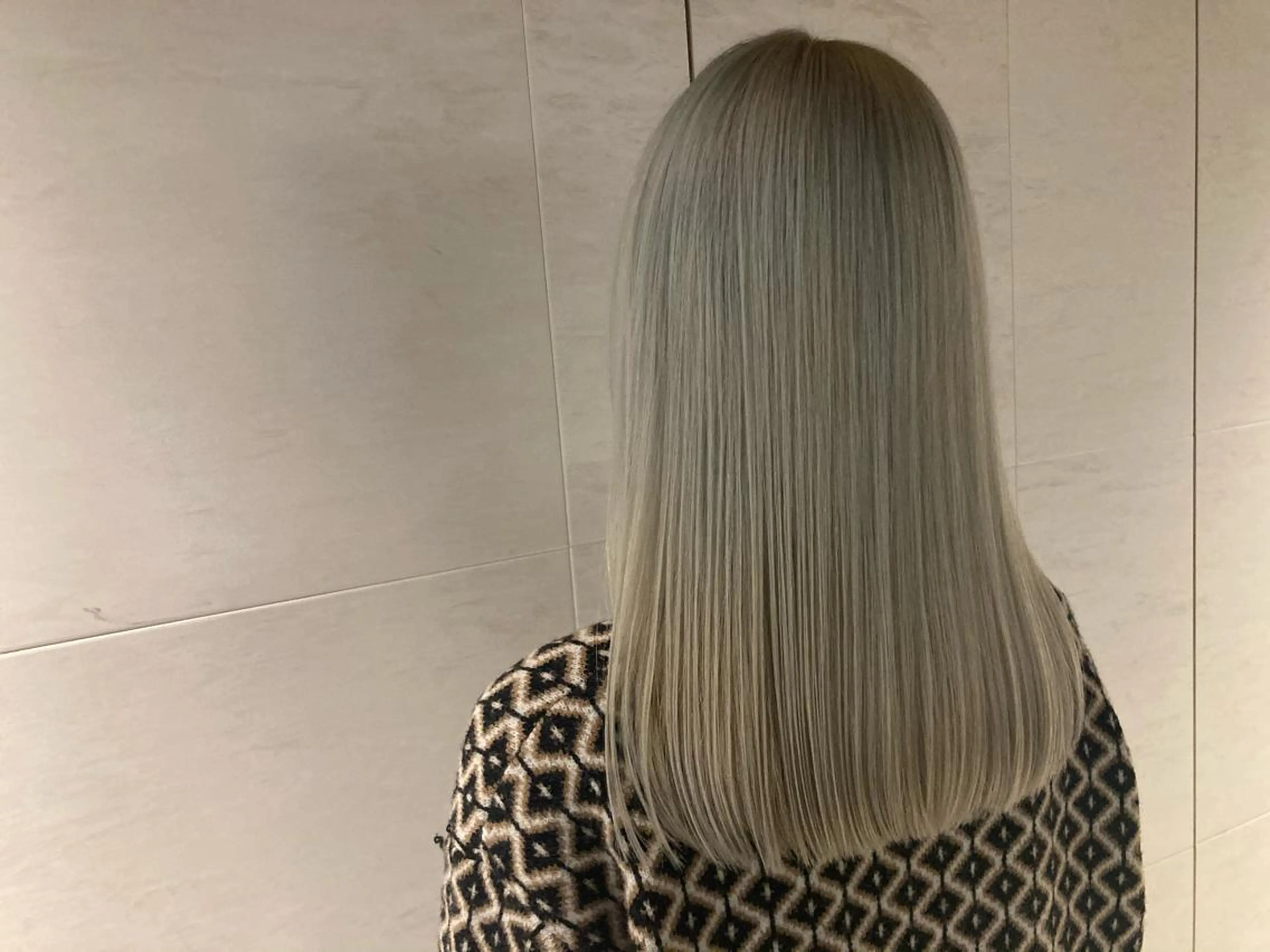 ミディアム カラー ベージュカラー シルバー シルバーベージュ 🌈ウルトワ水素 髪質改善naru🌈のヘアスタイル