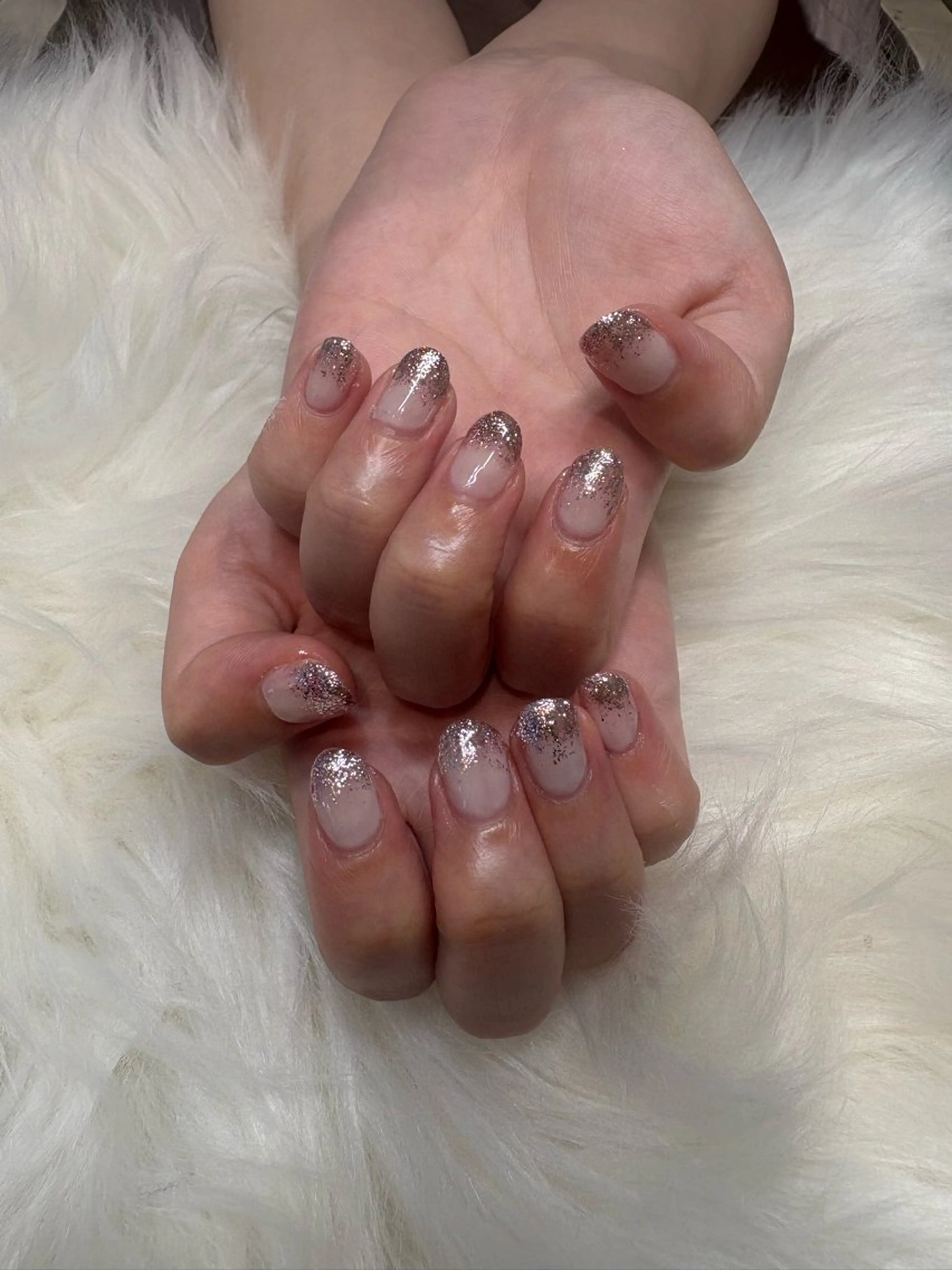 ネイル グラデーション ラメ(グリッター) ラメグラデーション ピンク ハンドネイル ハンドケア JUNA💜 /韓国 ヘア/艶髪/髪質改善のヘアスタイル