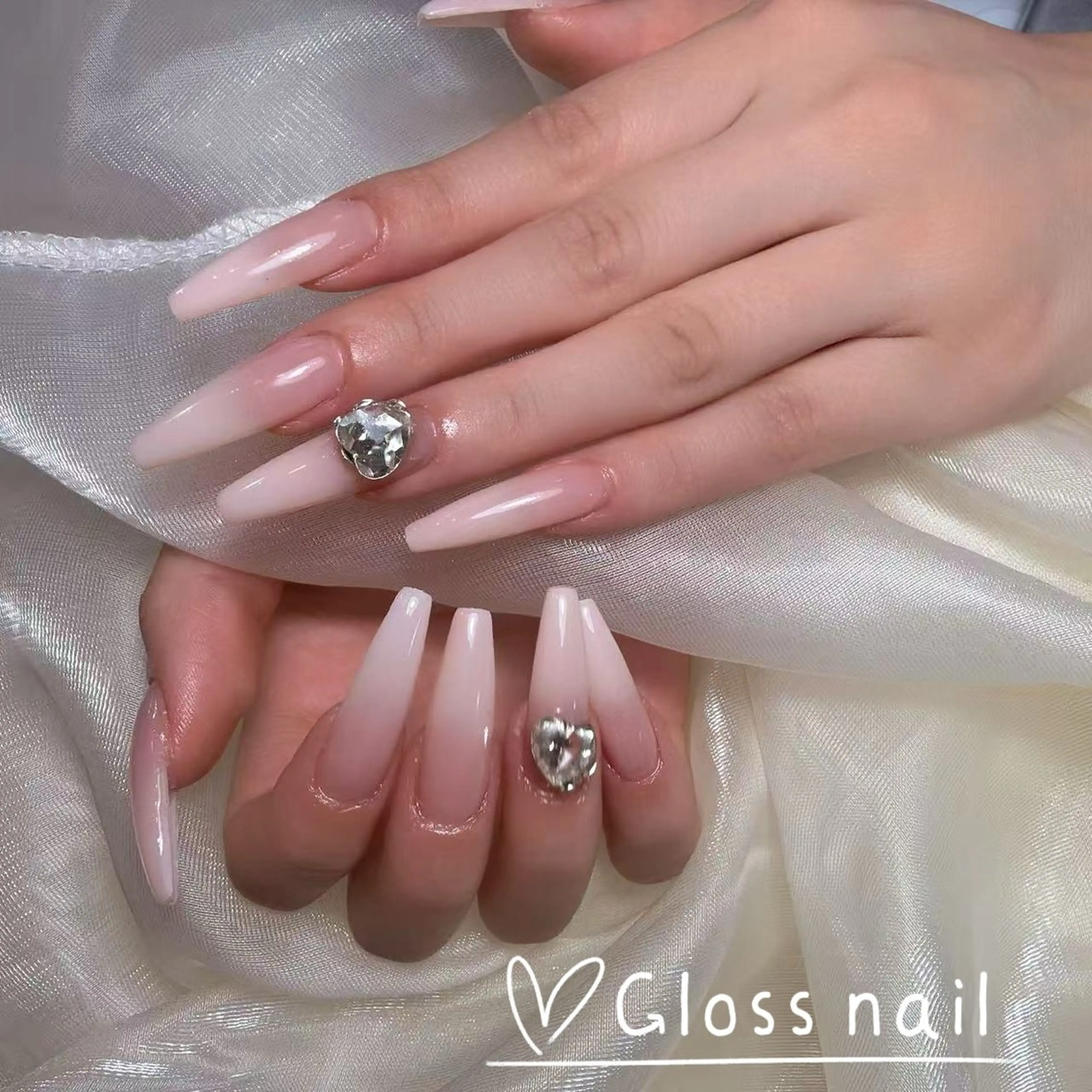ネイル miho🍎 Gloss nailのネイルデザイン