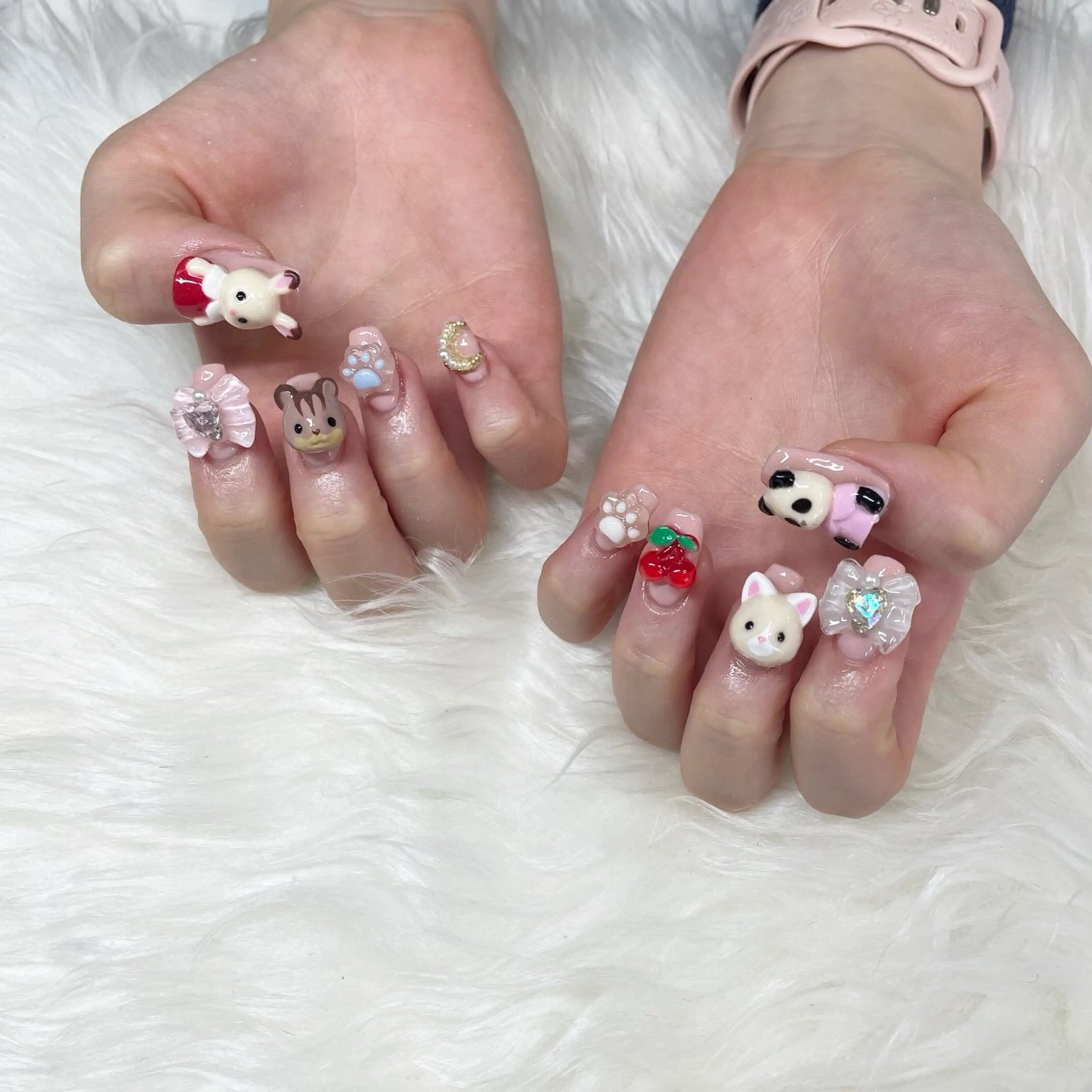 セミロング see love gritterのネイルデザイン