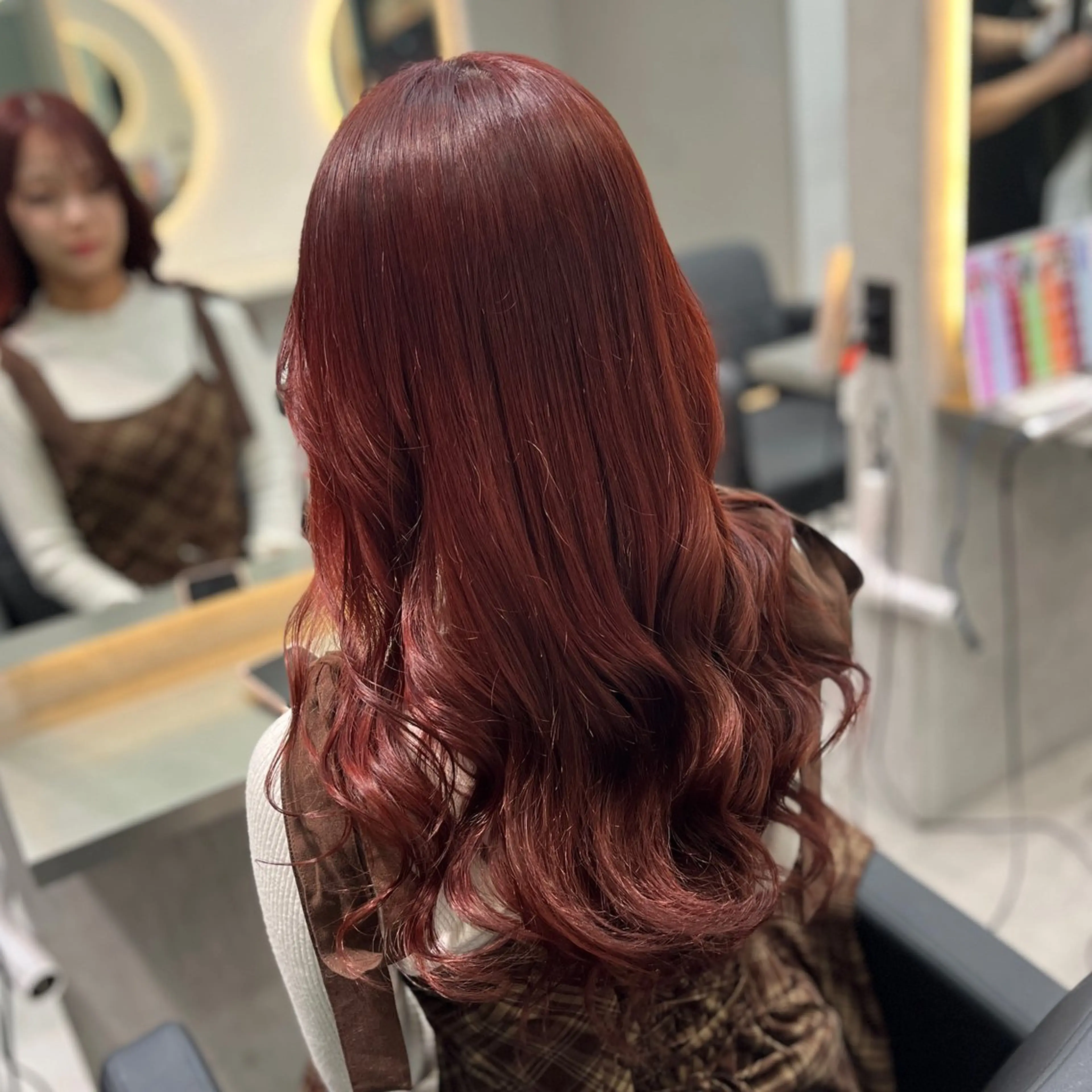 カラー ブリーチ ボルドーカラー ダブルカラー ブリーチなしカラー レッドカラー ヘアカラー MOMOKA /　Lapis今泉店のヘアスタイル