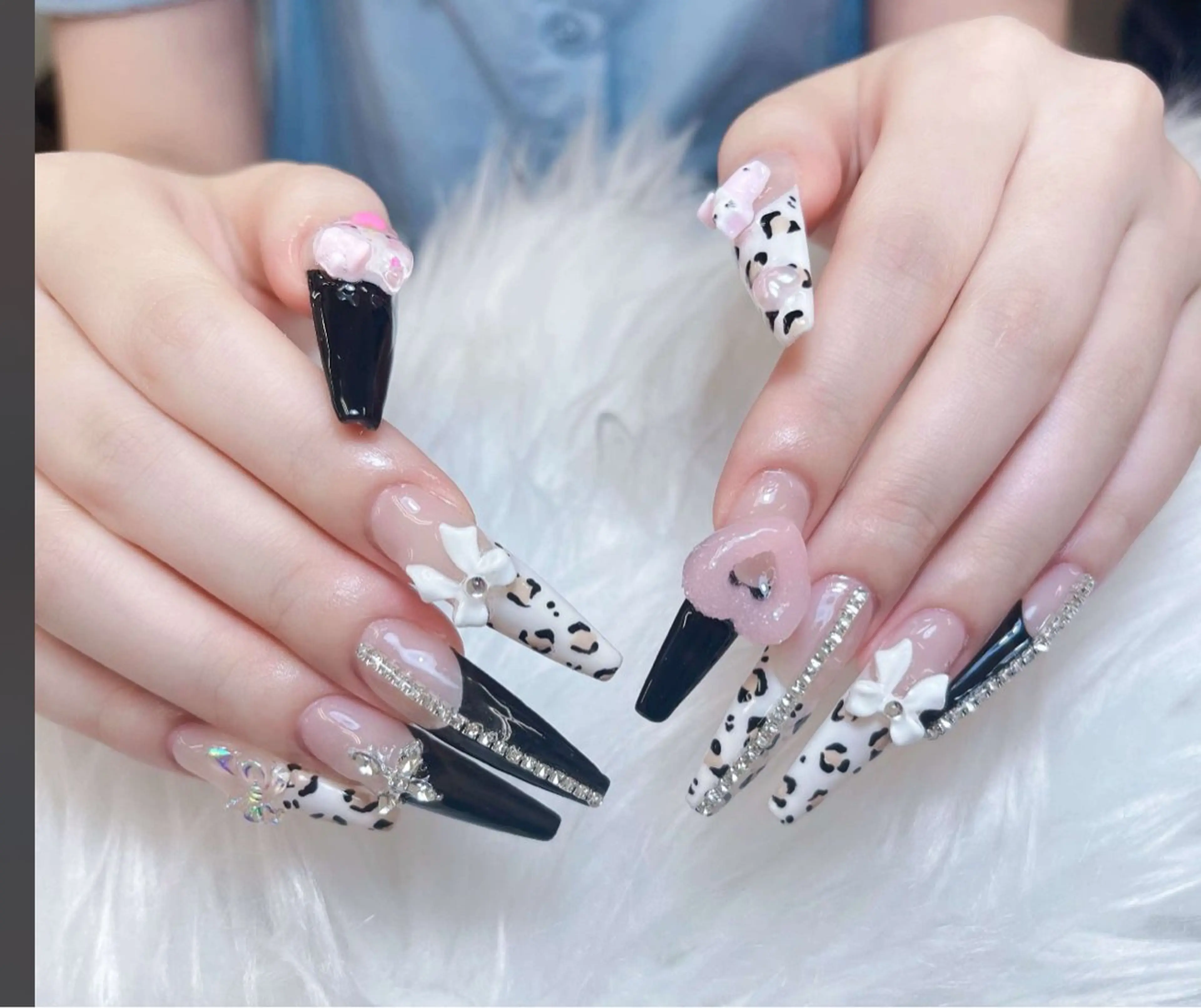 ネイル フレンチネイル ジェルネイル ガラスフレンチ ハロウィン ハート ハンドネイル H.baby Nail Salonのネイルデザイン