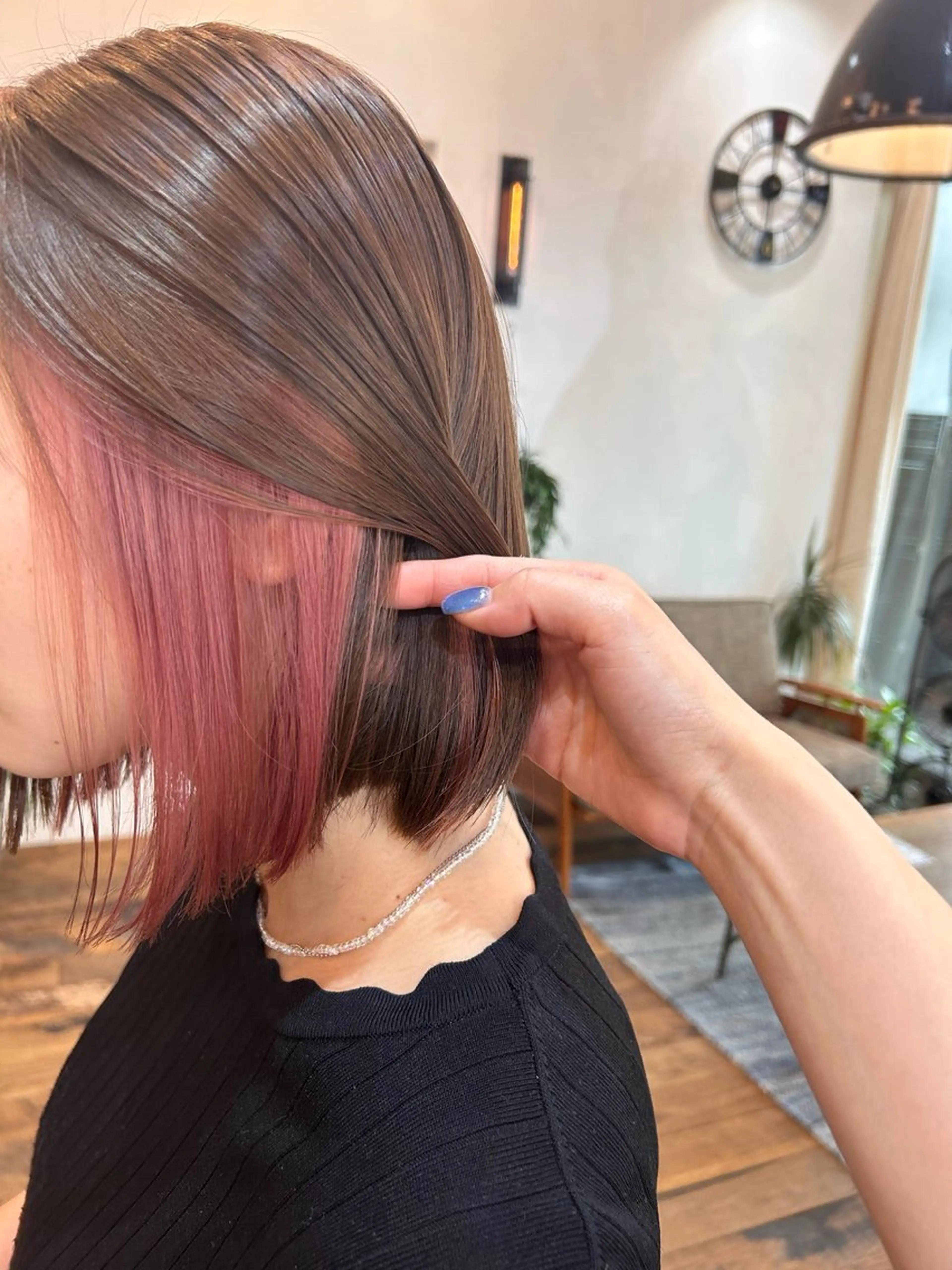 ショート カラー ブリーチ インナーカラー メンズ/パーマ /レディース髪質改善のヘアスタイル