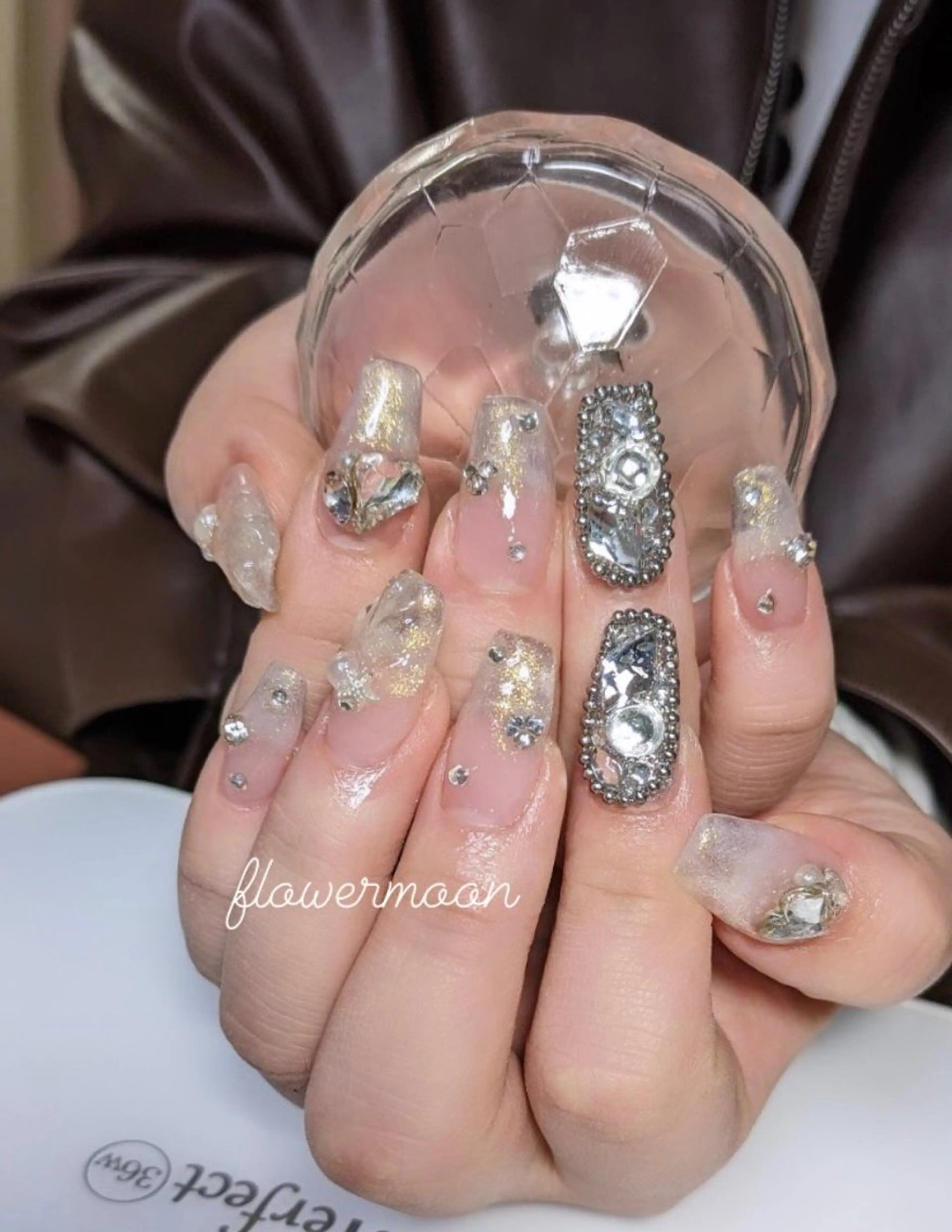 ネイル グラデーション フラワー ムーンのネイルデザイン