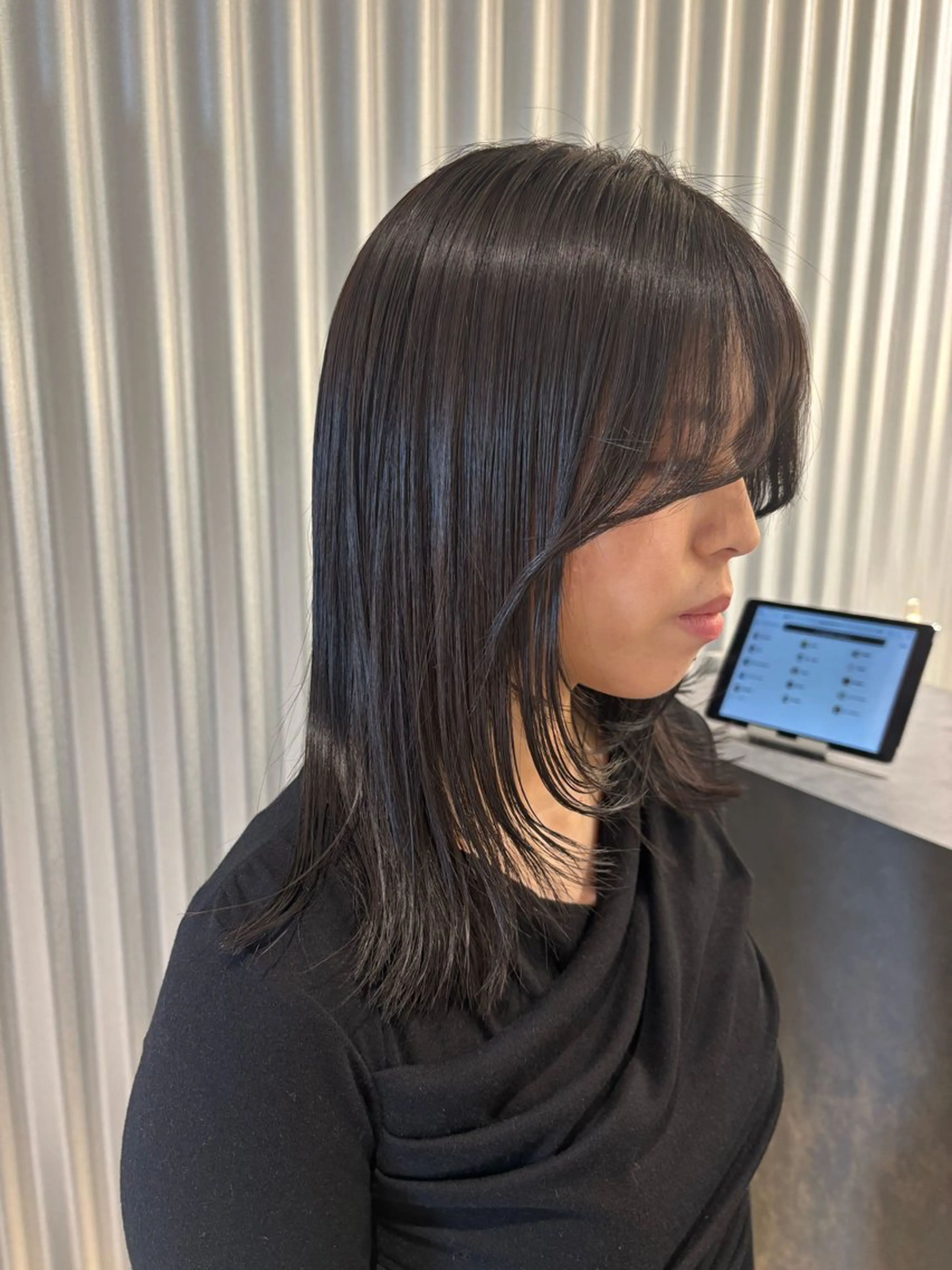 ミディアム カラー パーマ ヘアアレンジ 顔まわりレイヤー レイヤーカット カット ヘアカラー トリートメント ヘッドスパ ヘアセット 押切 響　のヘアスタイル