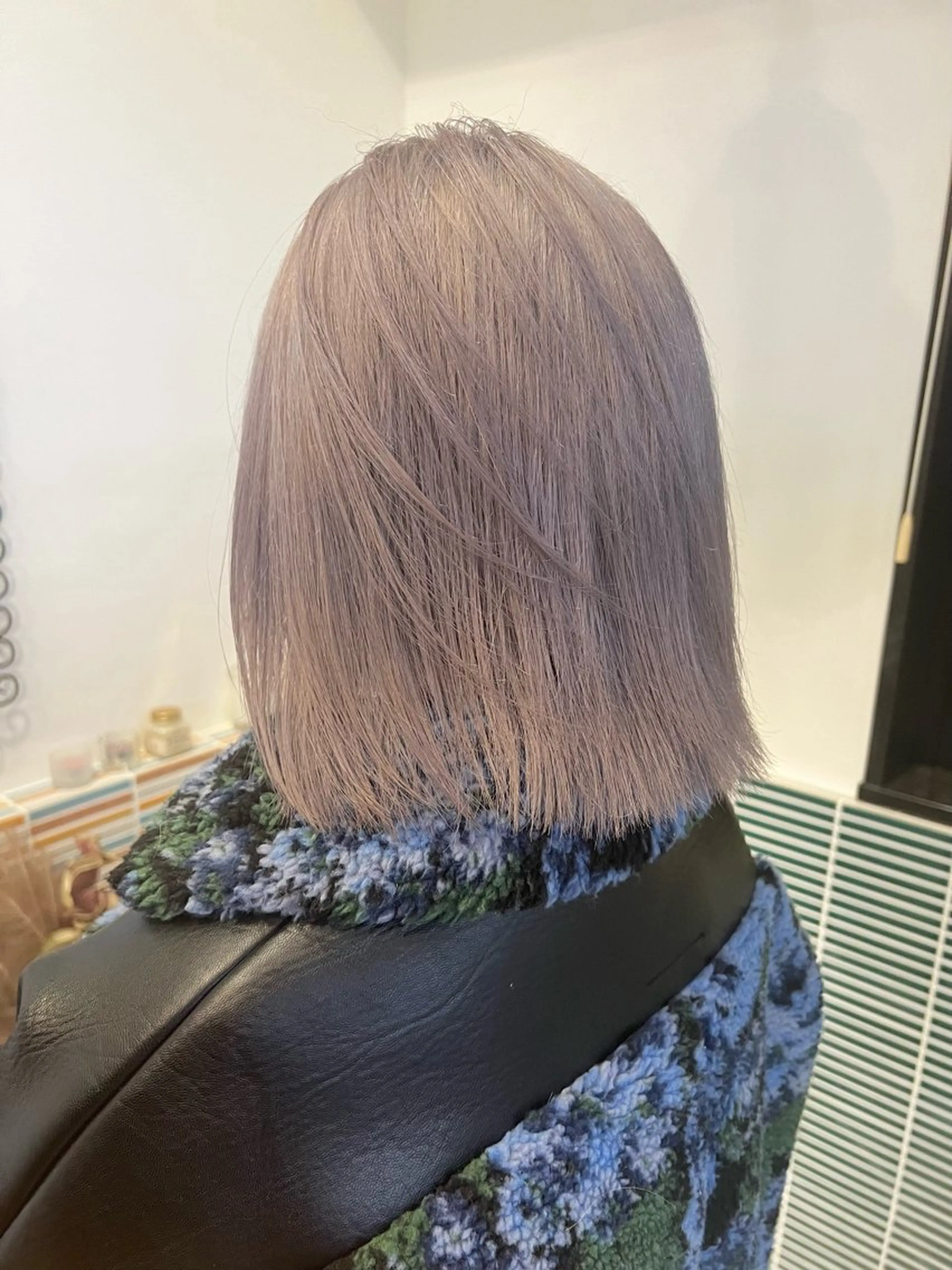 セミロング カラー カット ヘアカラー ミルクティーベージュ outaのヘアスタイル