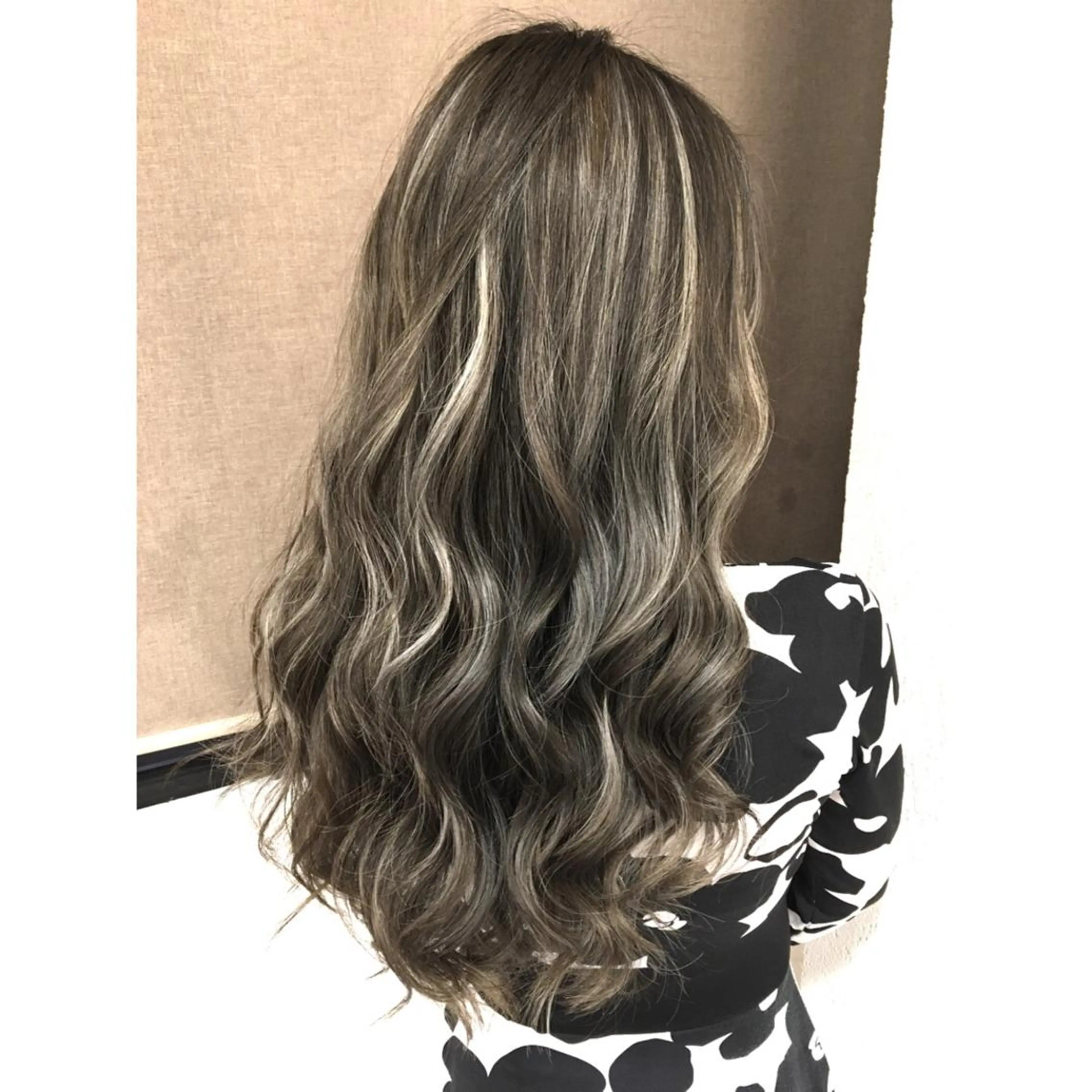 ロング カラー ハイライトカラー 3Dハイライト ハイライト カット ヘアカラー トリートメント 井上 一平のヘアスタイル