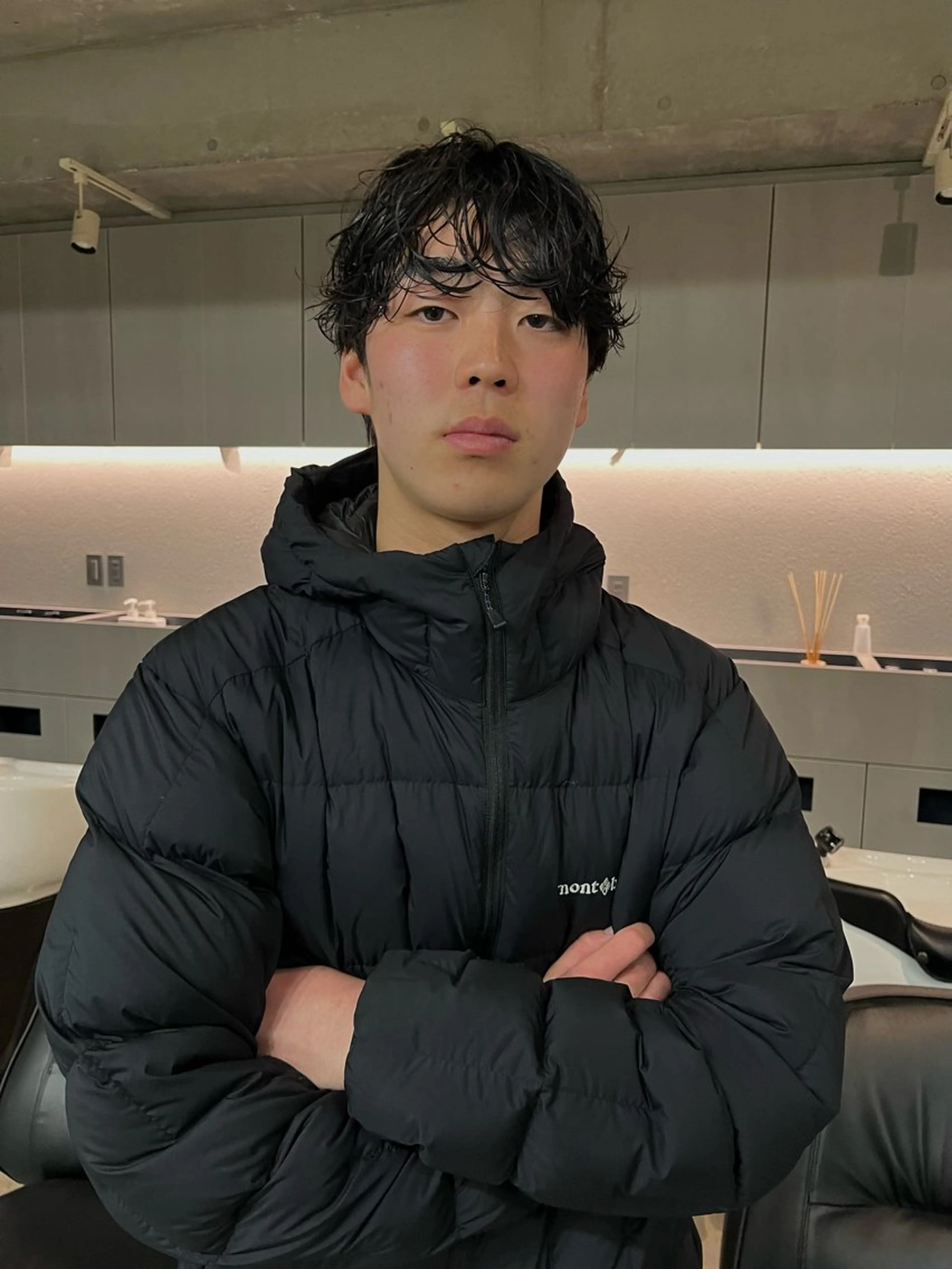 ショート パーマ 曲がる縮毛矯正 センターパートのヘアスタイル