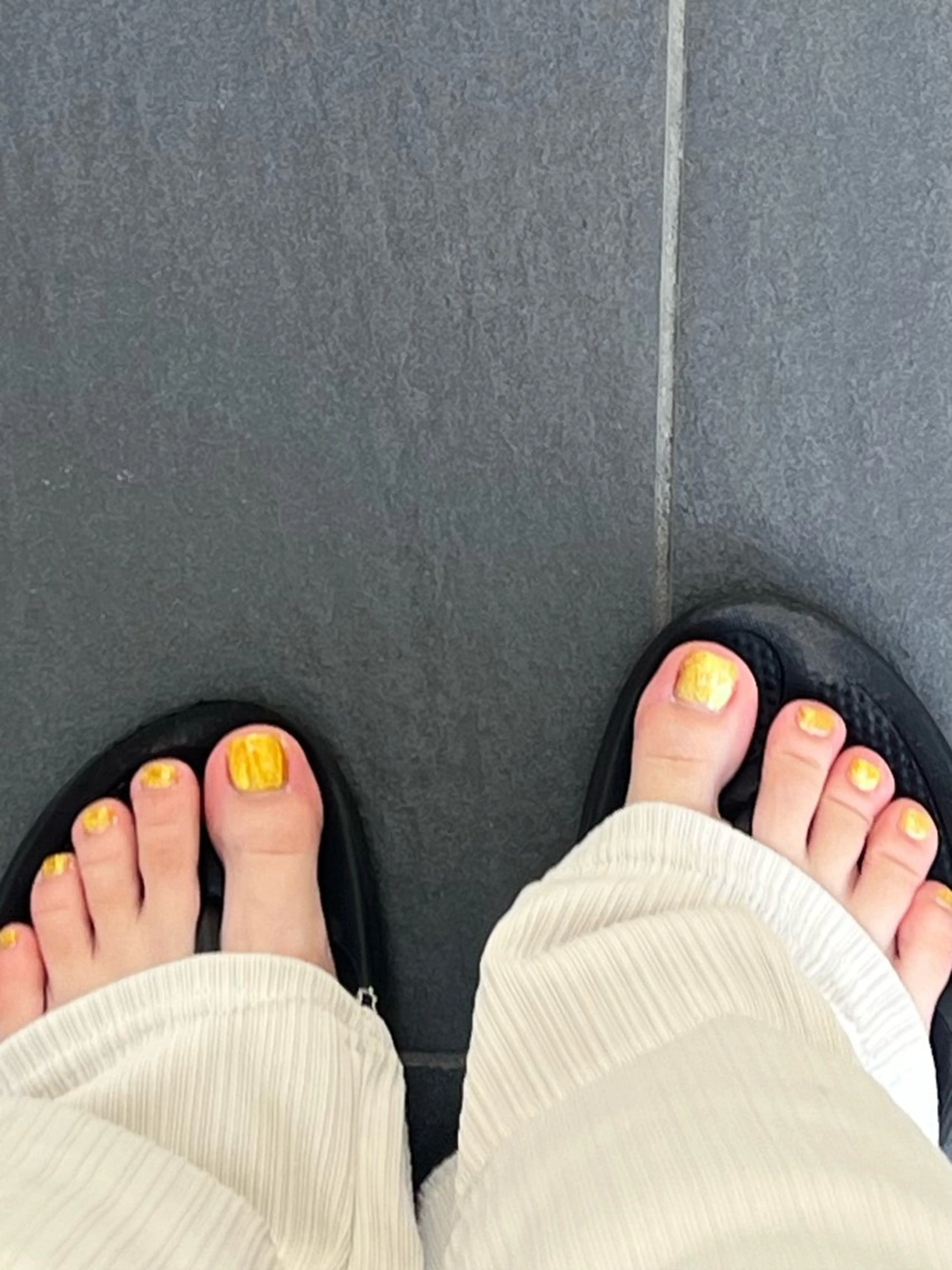 ネイル フットネイル マグネットネイル 黄色 フットネイル nr. nayuのネイルデザイン