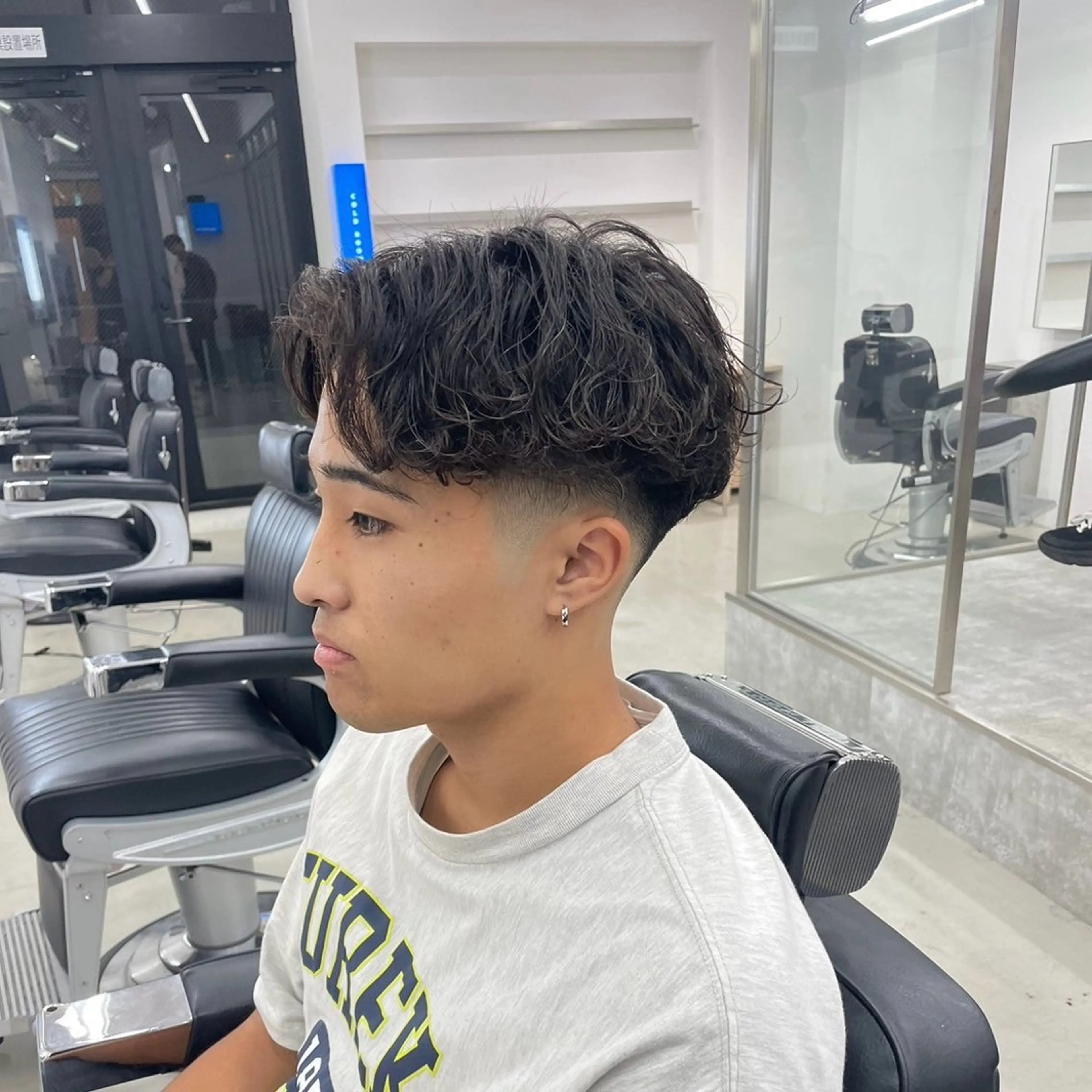 ショート カラー パーマ ヘアアレンジ メンズ アップバング フェードカット メンズパーマ プードルパーマ スパイキーショート SEIYA メンズパーマ職人のヘアスタイル