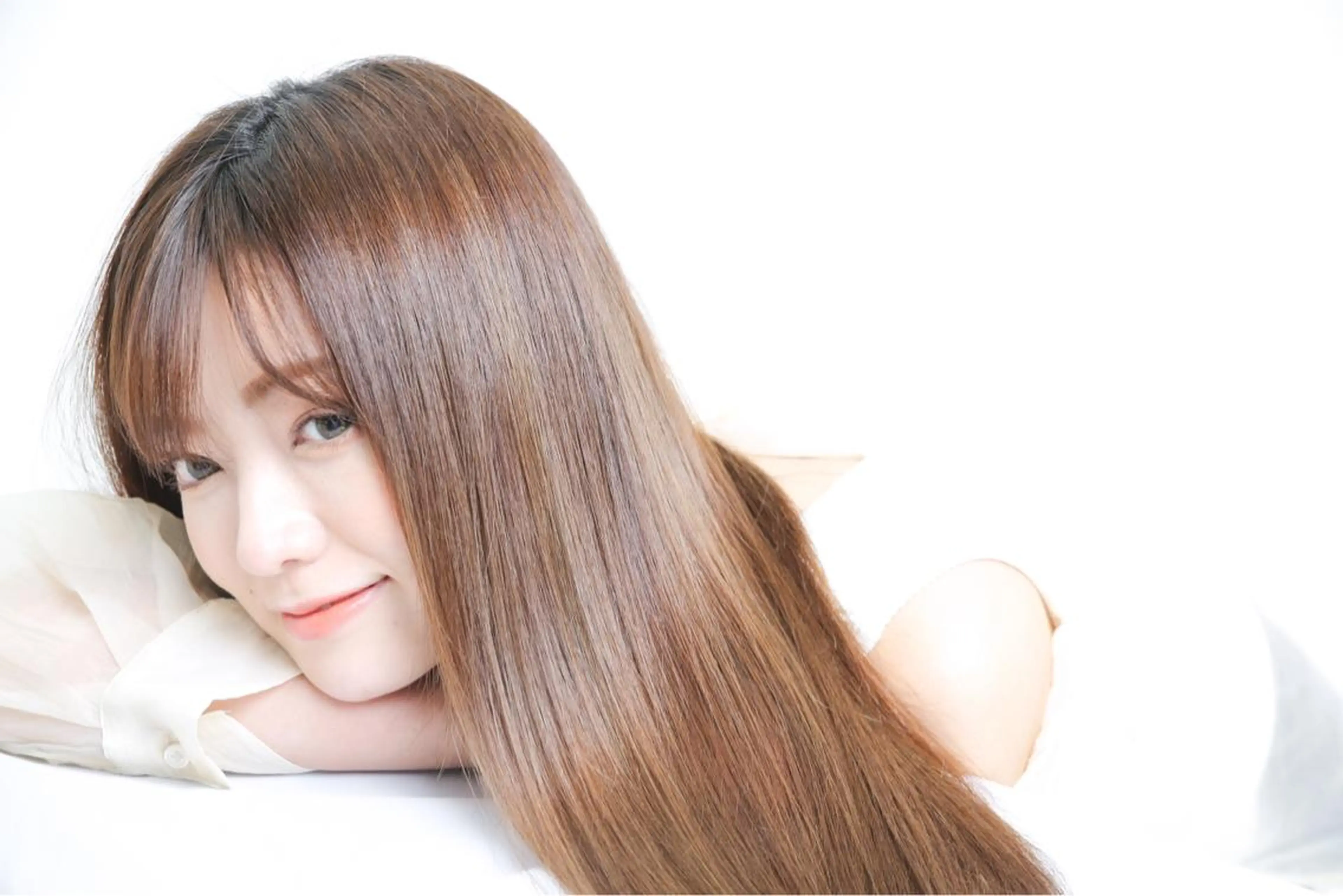 ロング 韓国レイヤーカット/ ダブルカラーのヘアスタイル