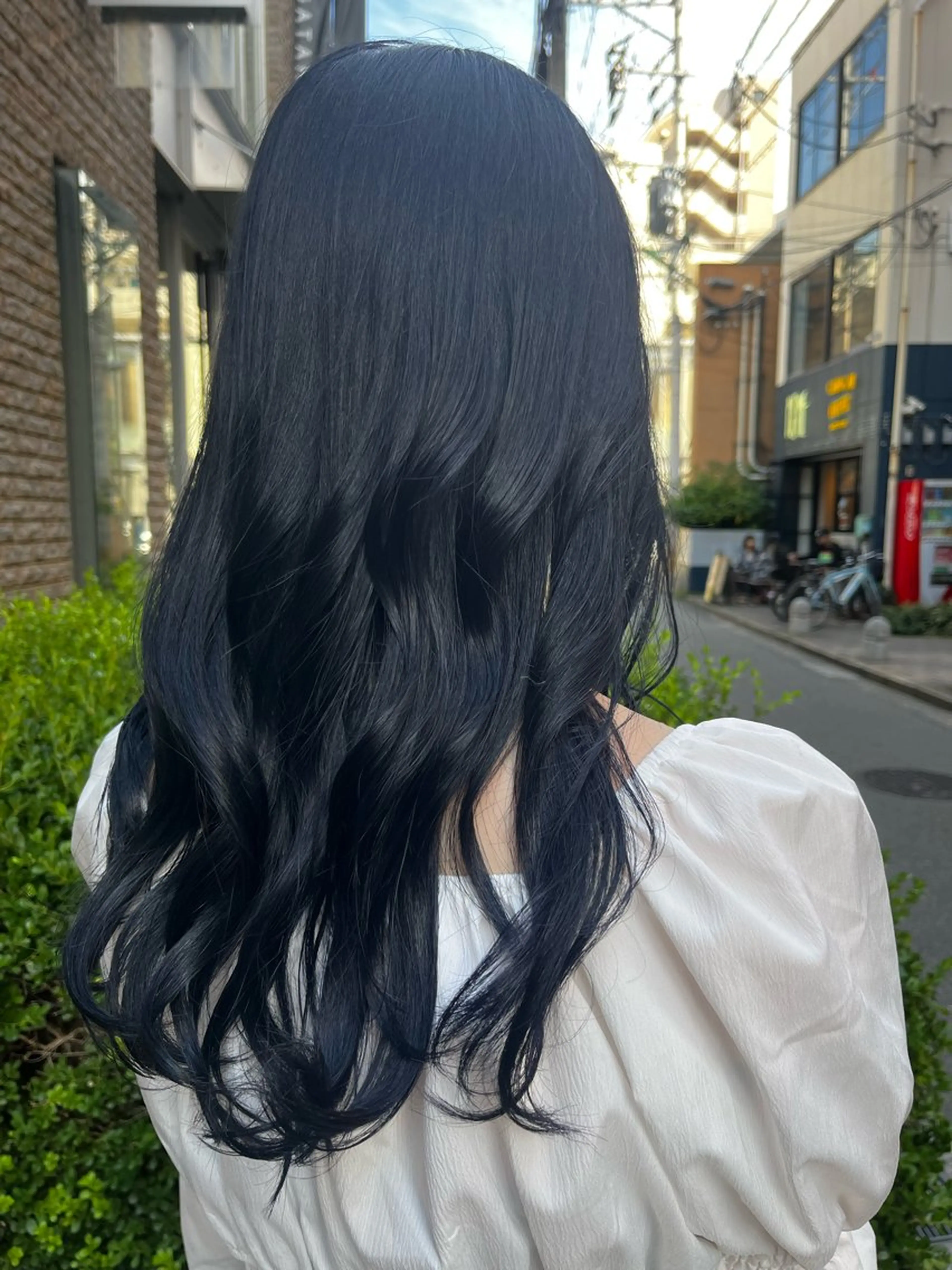 ロング カラー 黒髪 ブリーチ ブルーカラー ブルーブラック SHIINA 香椎宮前店のヘアスタイル