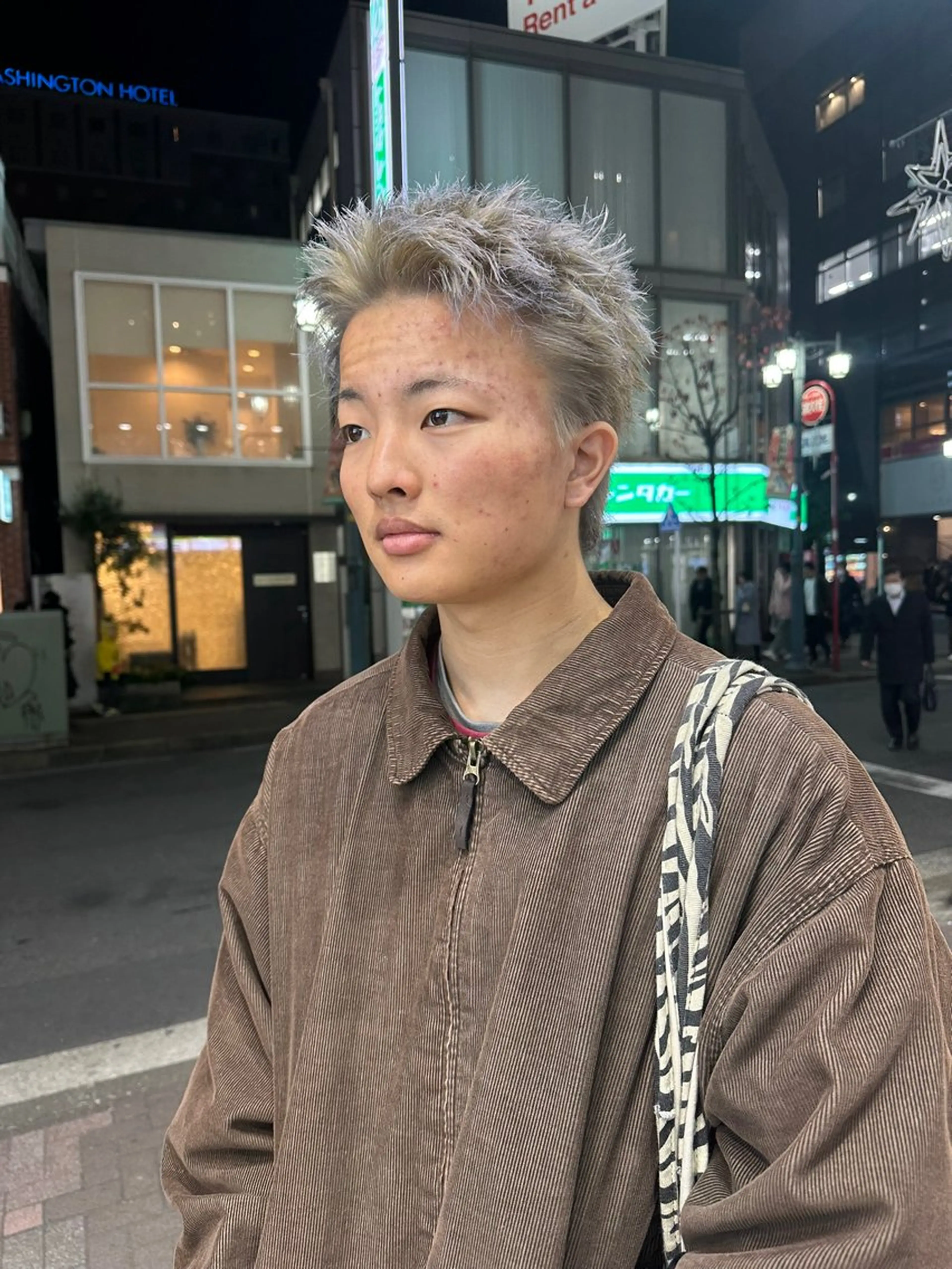 ショート カラー メンズ メンズブリーチ メンズハイトーン メンズインナーカラー ブリーチ ケアブリーチ Rei/ 縮毛矯正/ ハイライトカラー募集のヘアスタイル