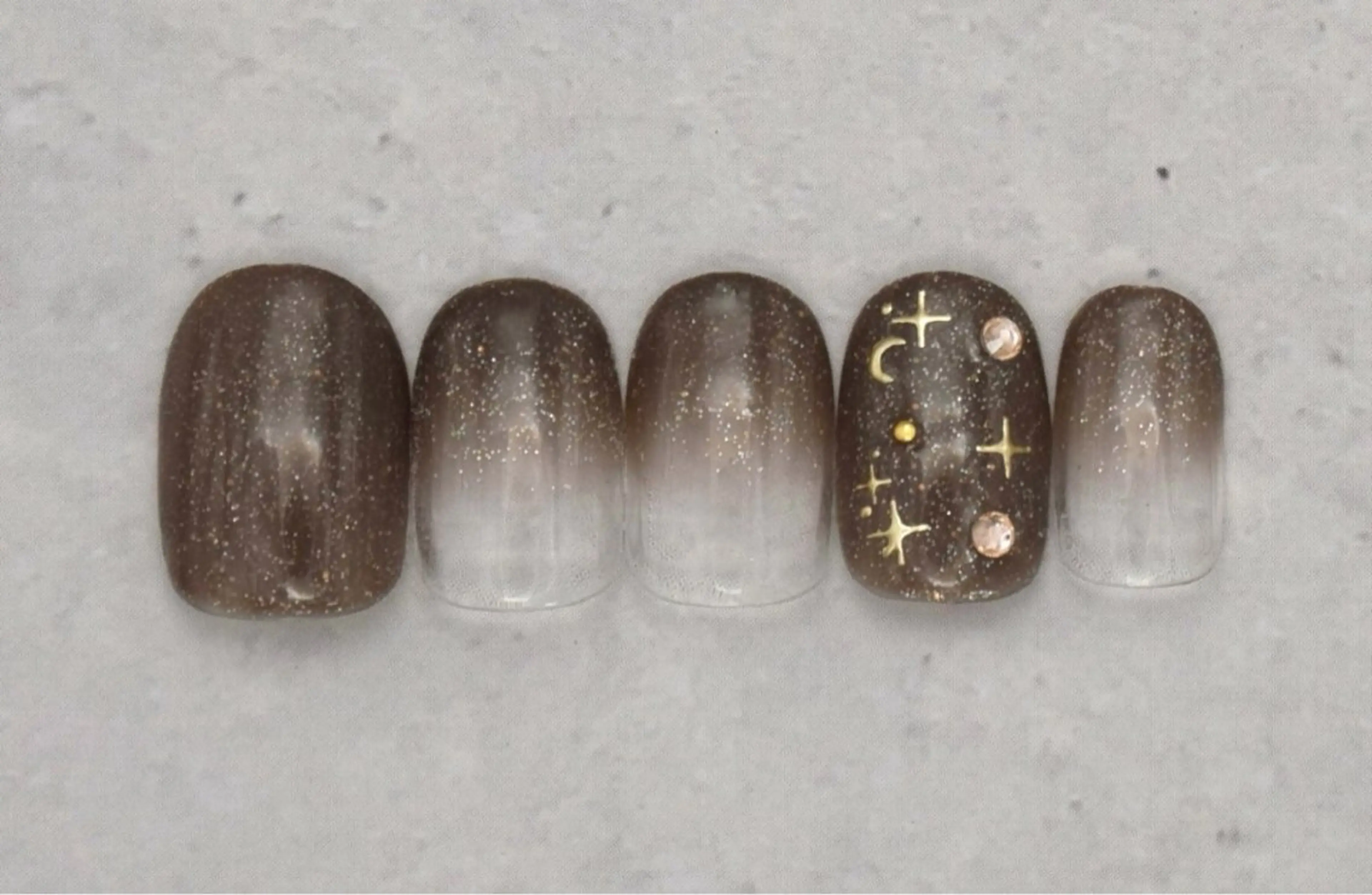 ネイル ゆら 練習生💅🏻のネイルデザイン