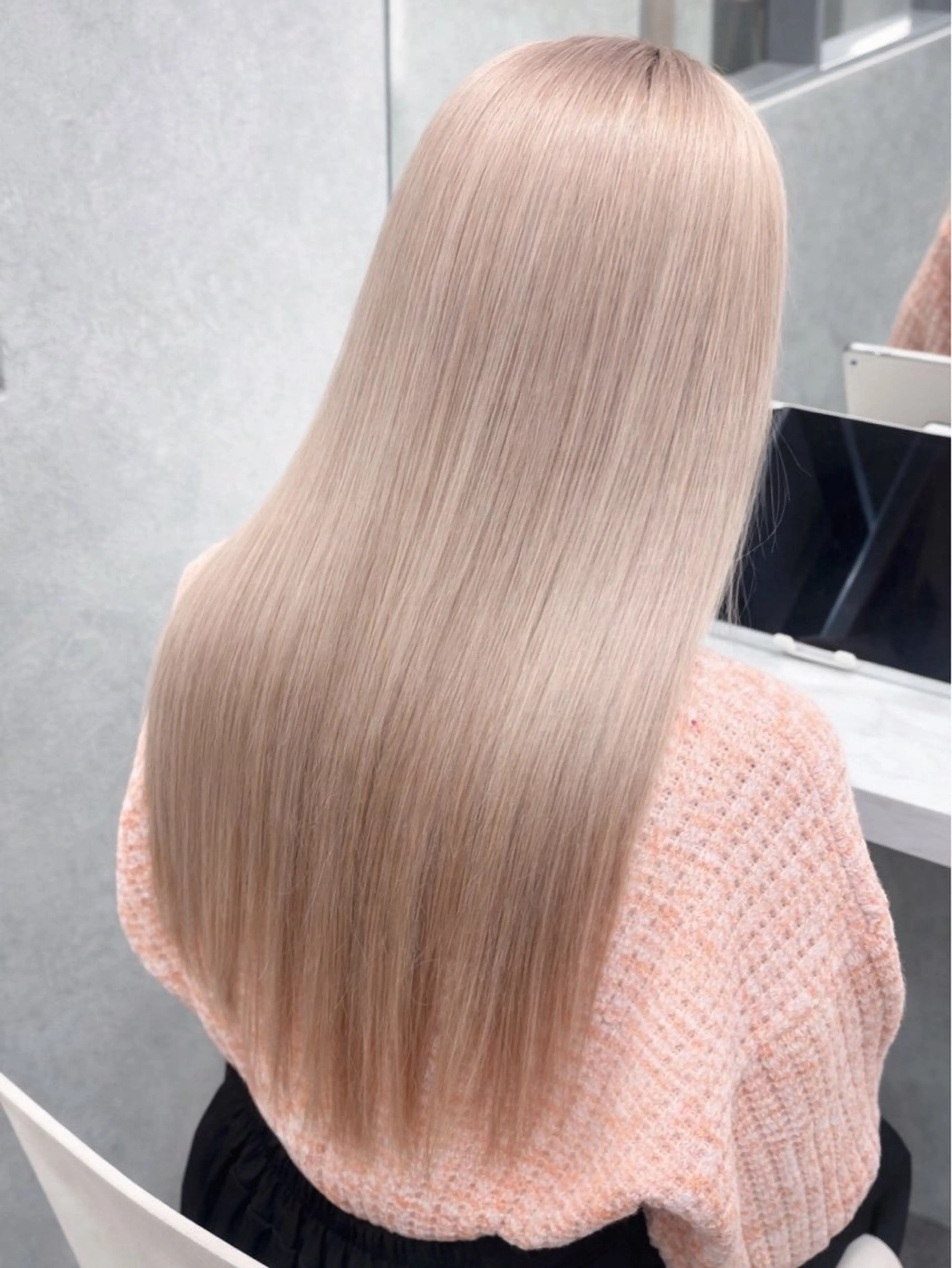 セミロング カラー ヘアカラー トリートメント Lond Le'a /ハイトーンカラーのヘアスタイル