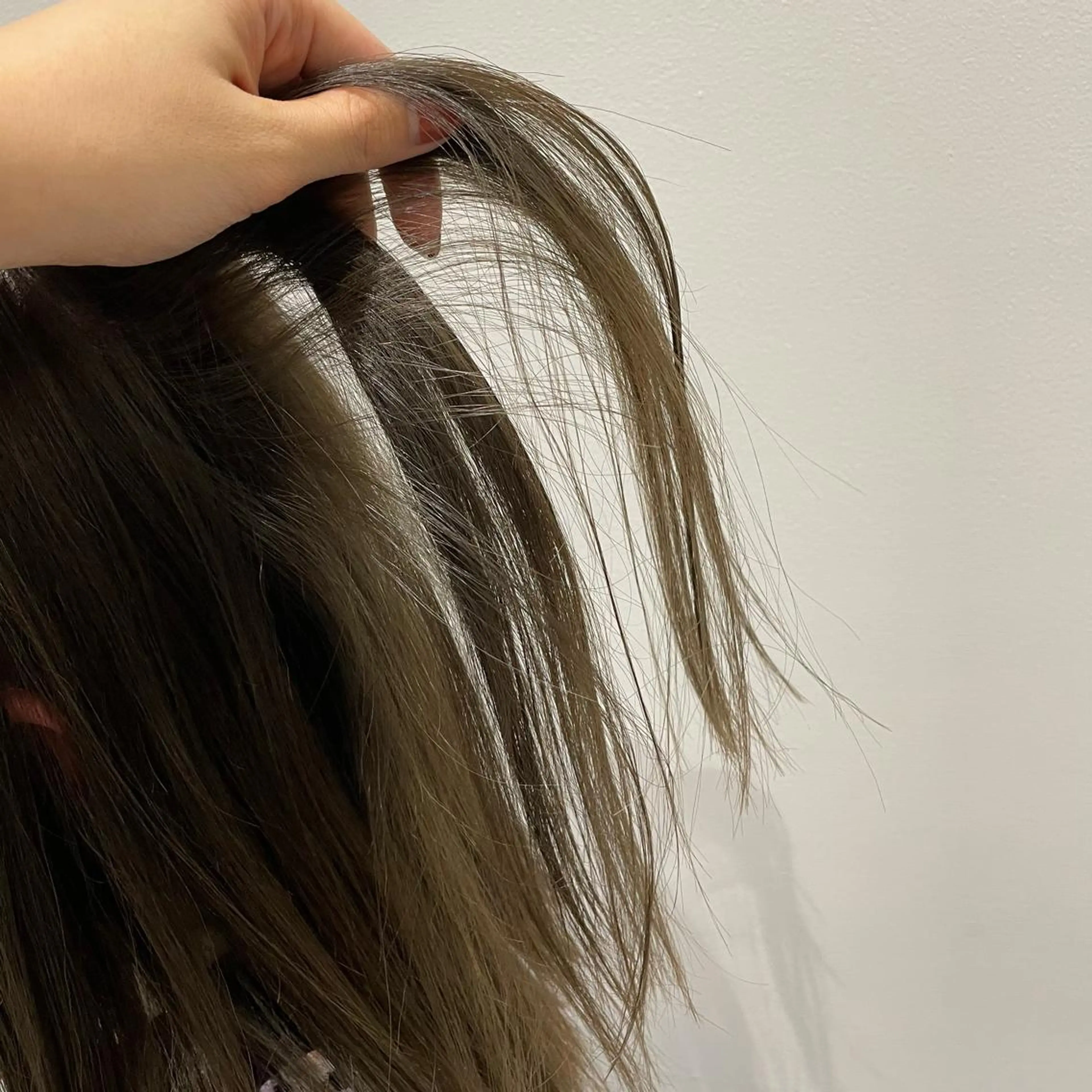 セミロング カラー ベージュカラー オリーブベージュ 狩野 羅夢のヘアスタイル
