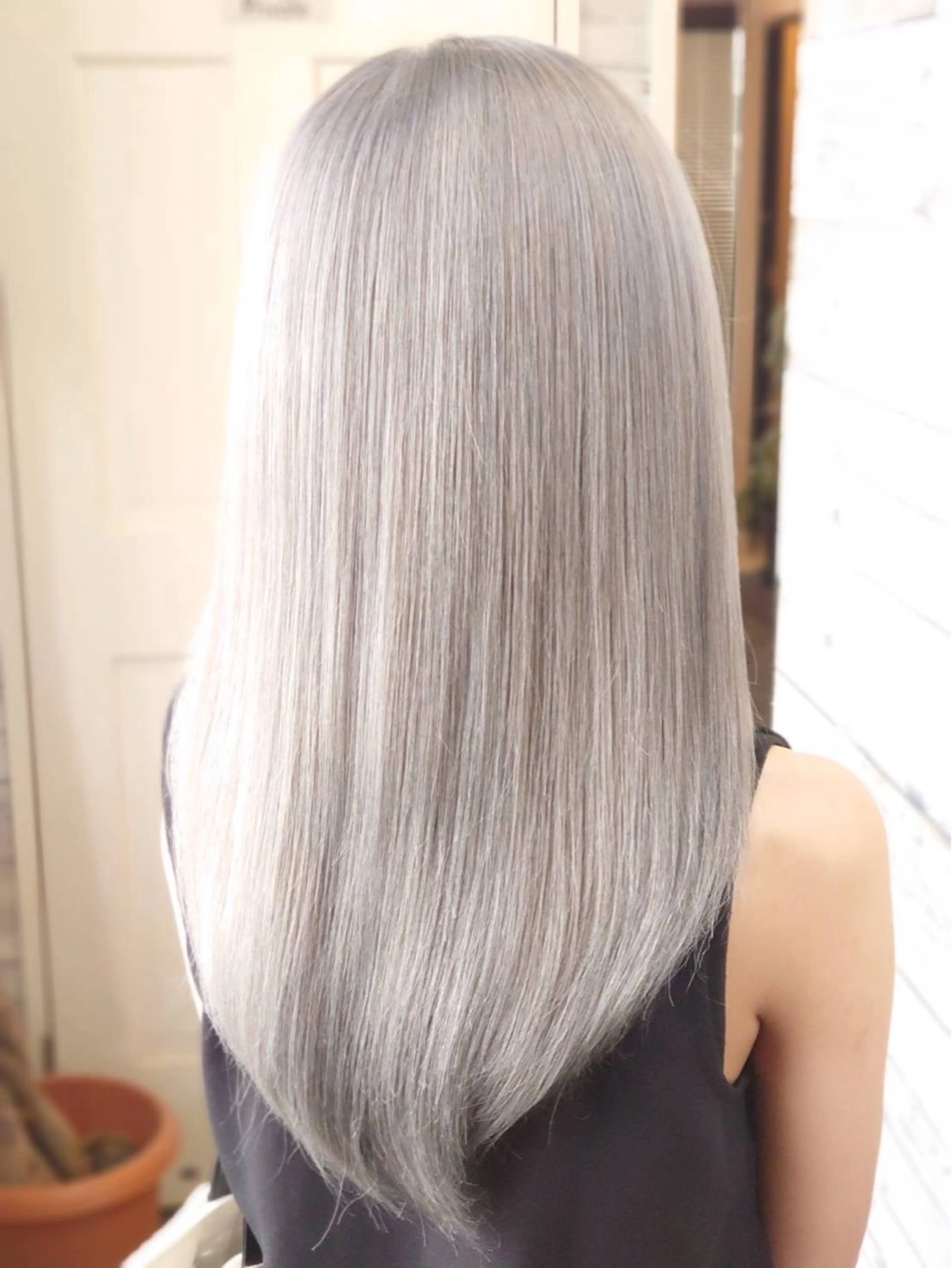 ロング カラー ヘアカラー 五十嵐航斗 ハイトーンのヘアスタイル