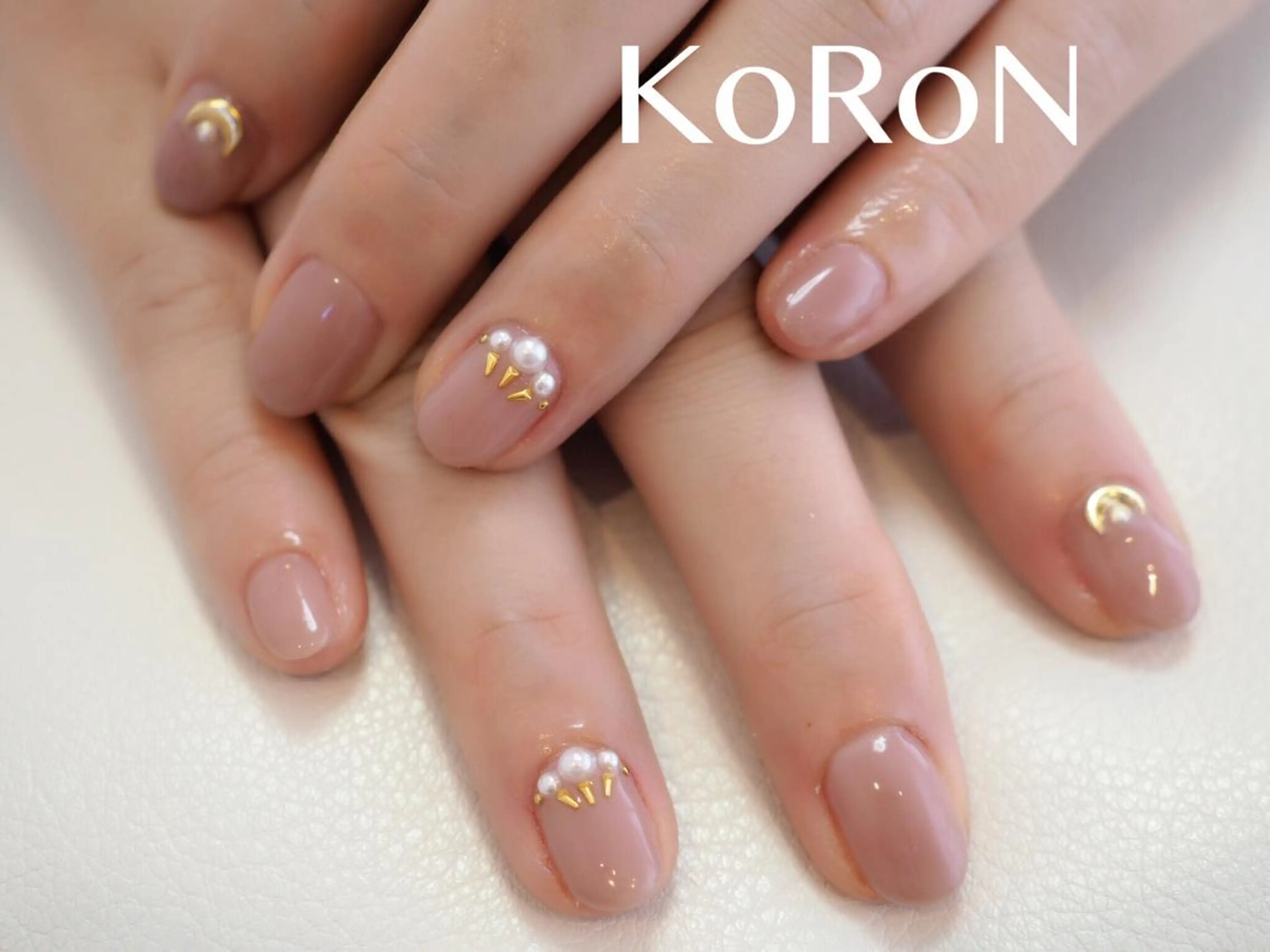 ネイル ゴールド ワンカラーネイル 自宅サロン鎌倉 KORONのネイルデザイン