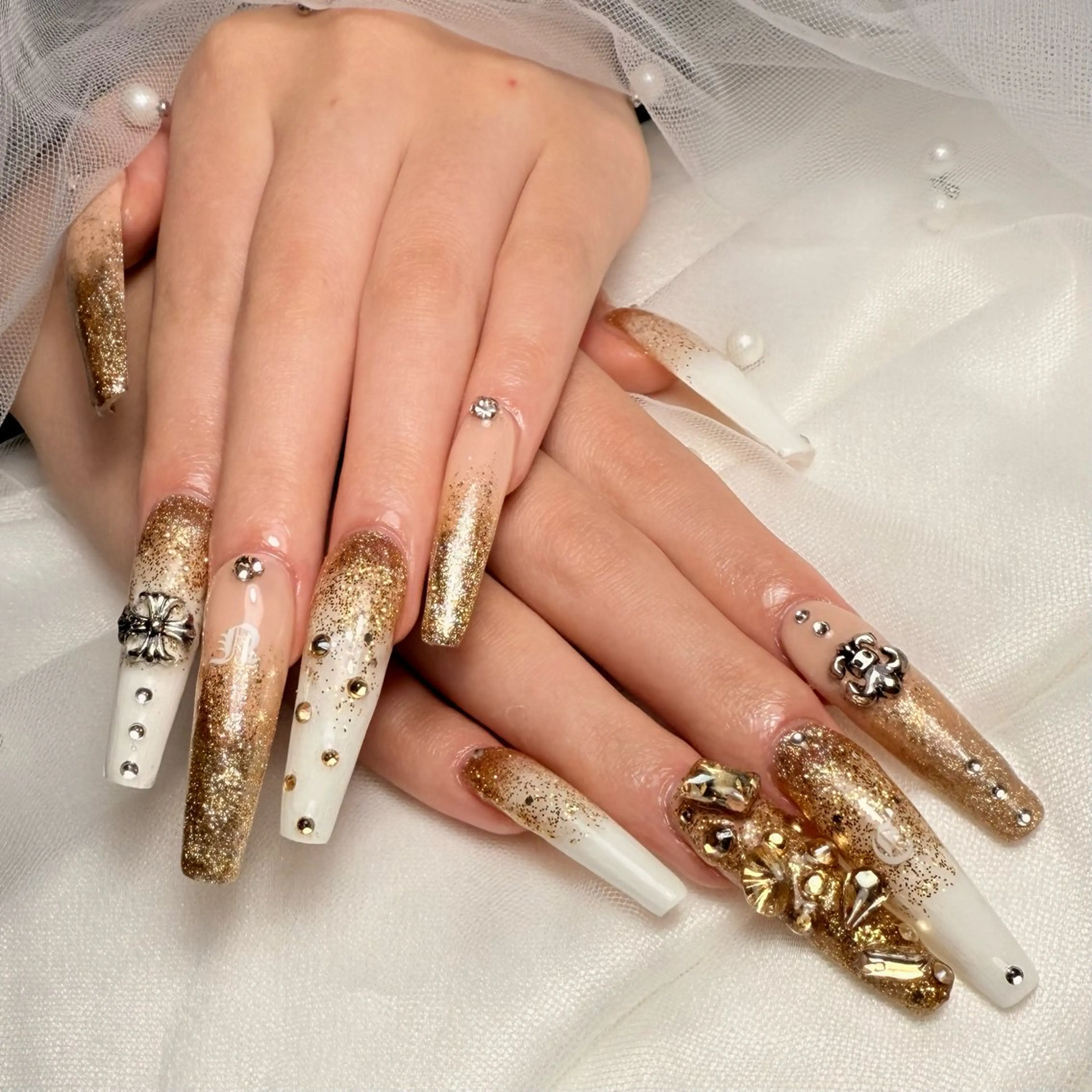 ネイル 長さ出し ジェルネイル ゴールド ゴージャス グラデーション ハンドネイル 🌹Belle Nail🌹のネイルデザイン