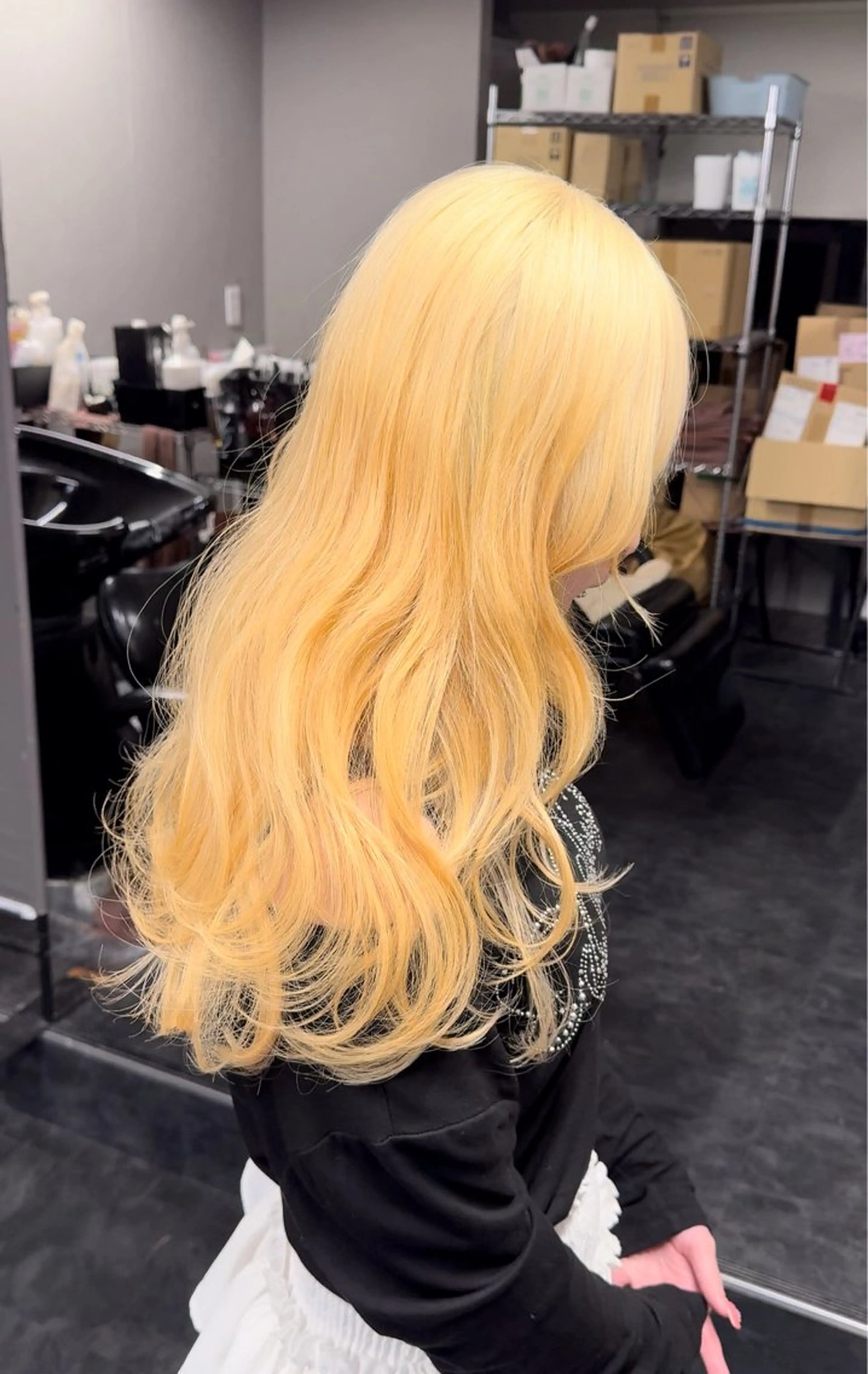 ロング カラー ヘアアレンジ ホワイトカラー/ ピンクベージュにったのヘアスタイル