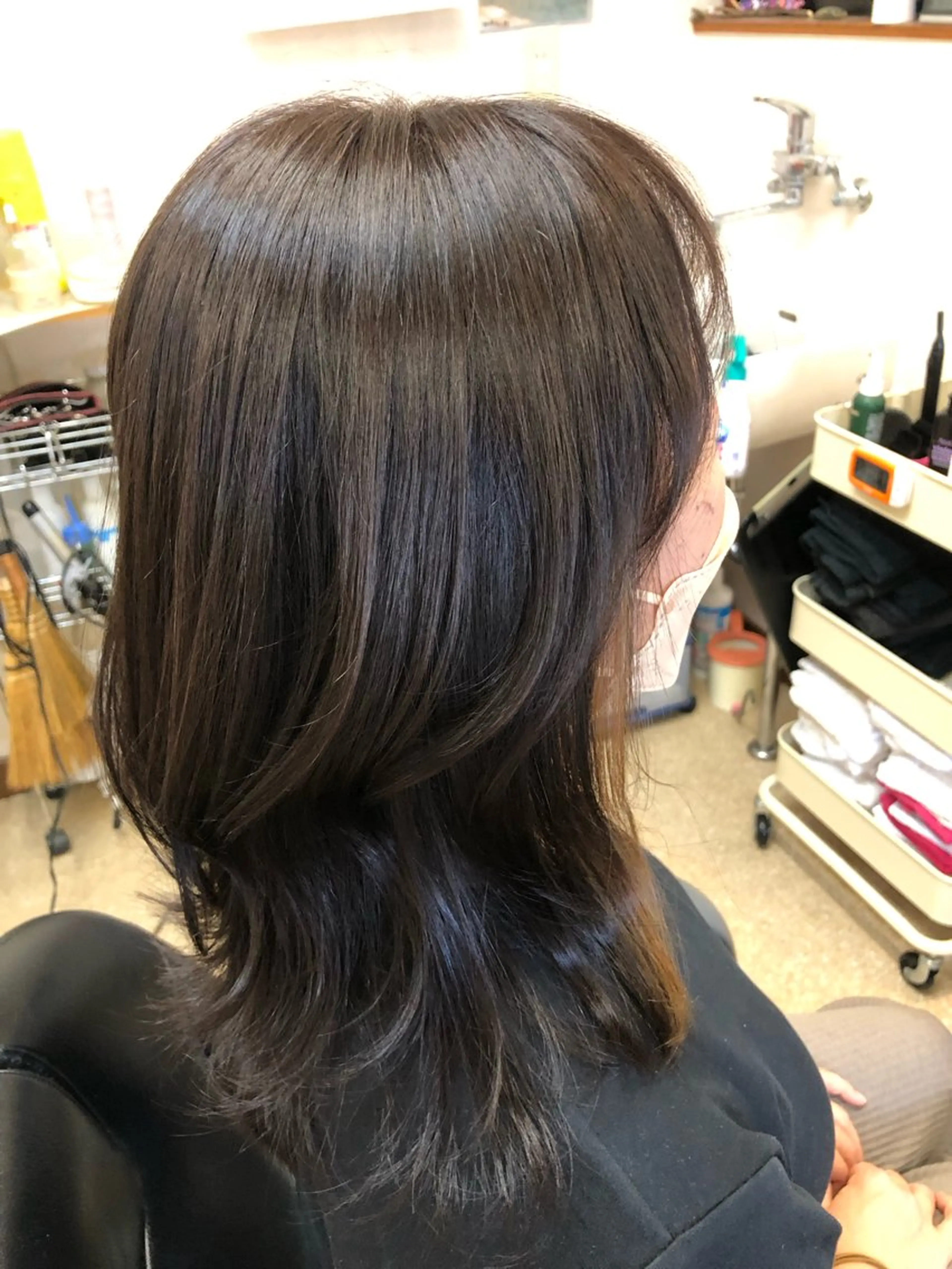 セミロング カラー イヤリングカラー トリートメント 石塚 浩のヘアスタイル