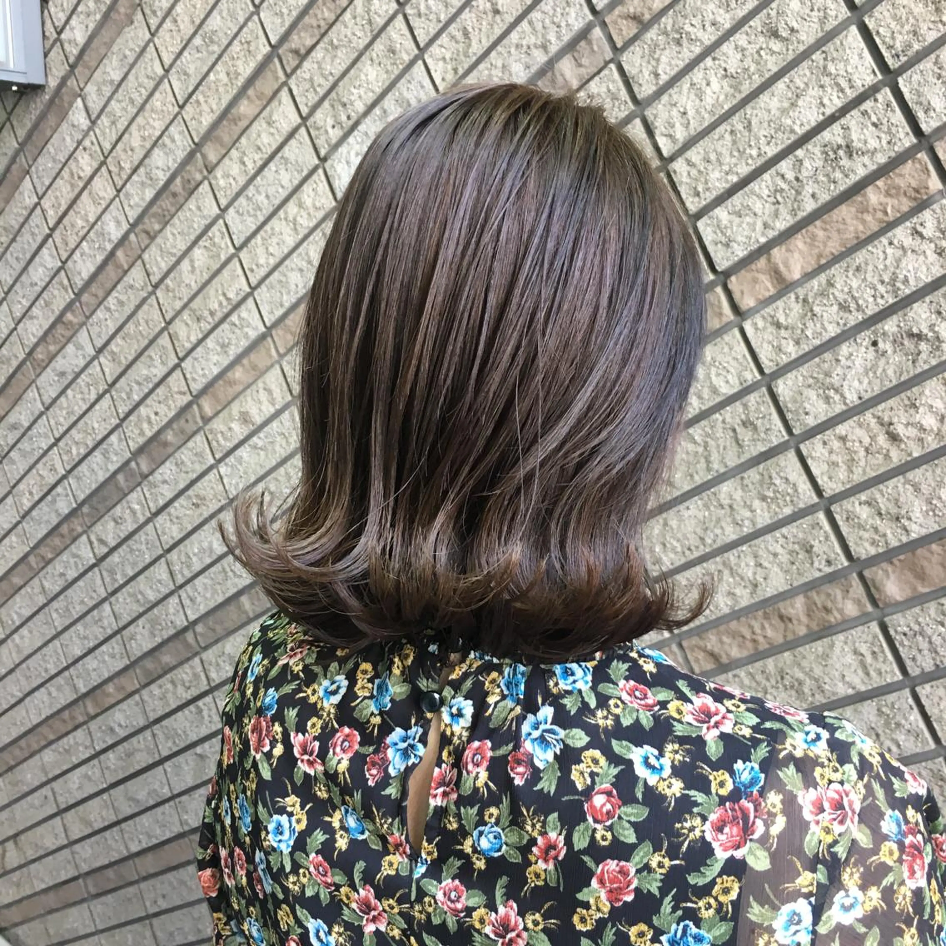 カラー グレージュ イルミナカラー 外国人風カラー カット ヘアカラー トリートメント ブリーチ/バレイヤ ージュ川端裕司のヘアスタイル