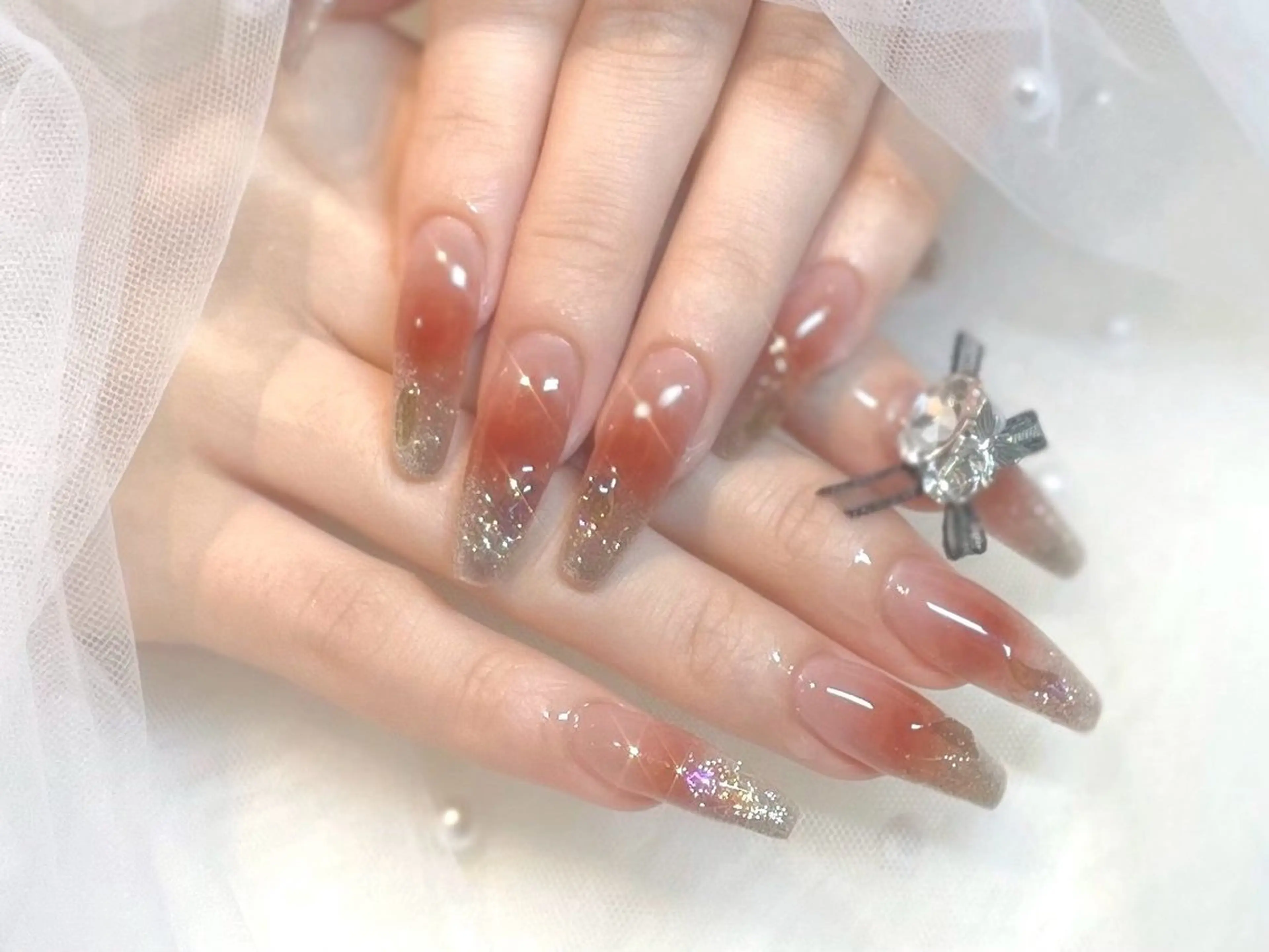 ネイル チークネイル グラデーション キラキラネイル リボン ハンドネイル 💖長さ出し& 韓国ネイルaya💖のネイルデザイン