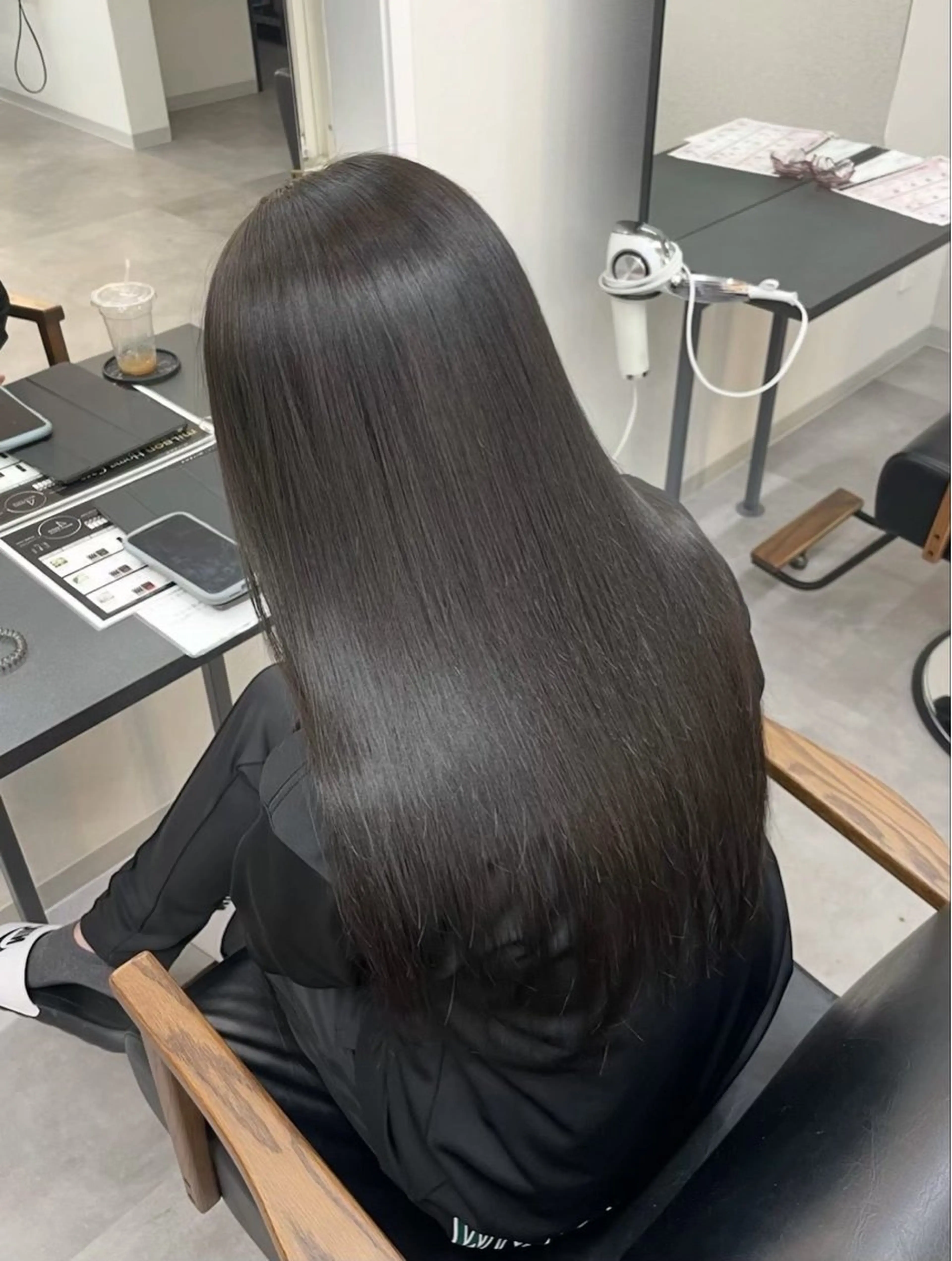 ロング カラー 透明感カラー ロング RIENS くるみのヘアスタイル