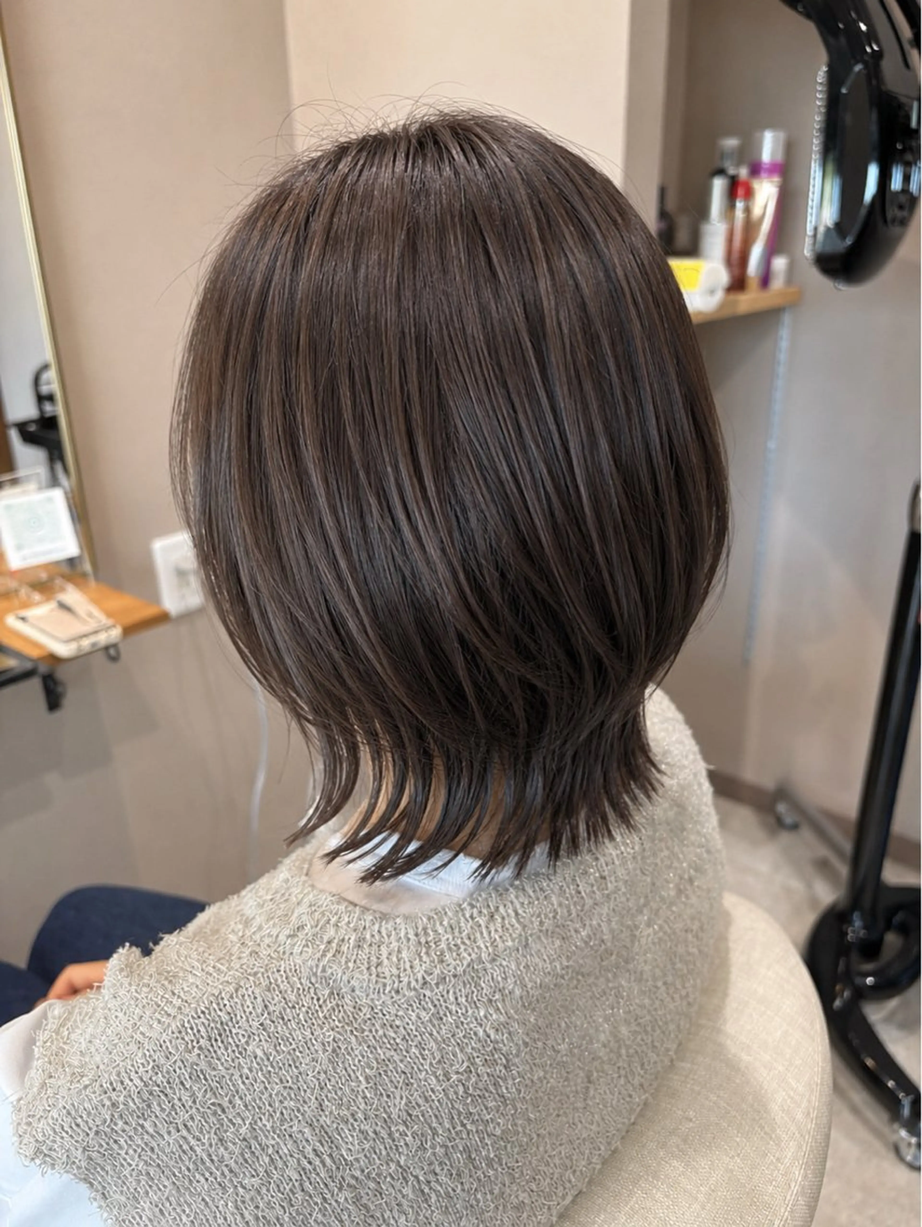 ミディアム ミディアムレイヤー レイヤーカット 鏡原 実和のヘアスタイル