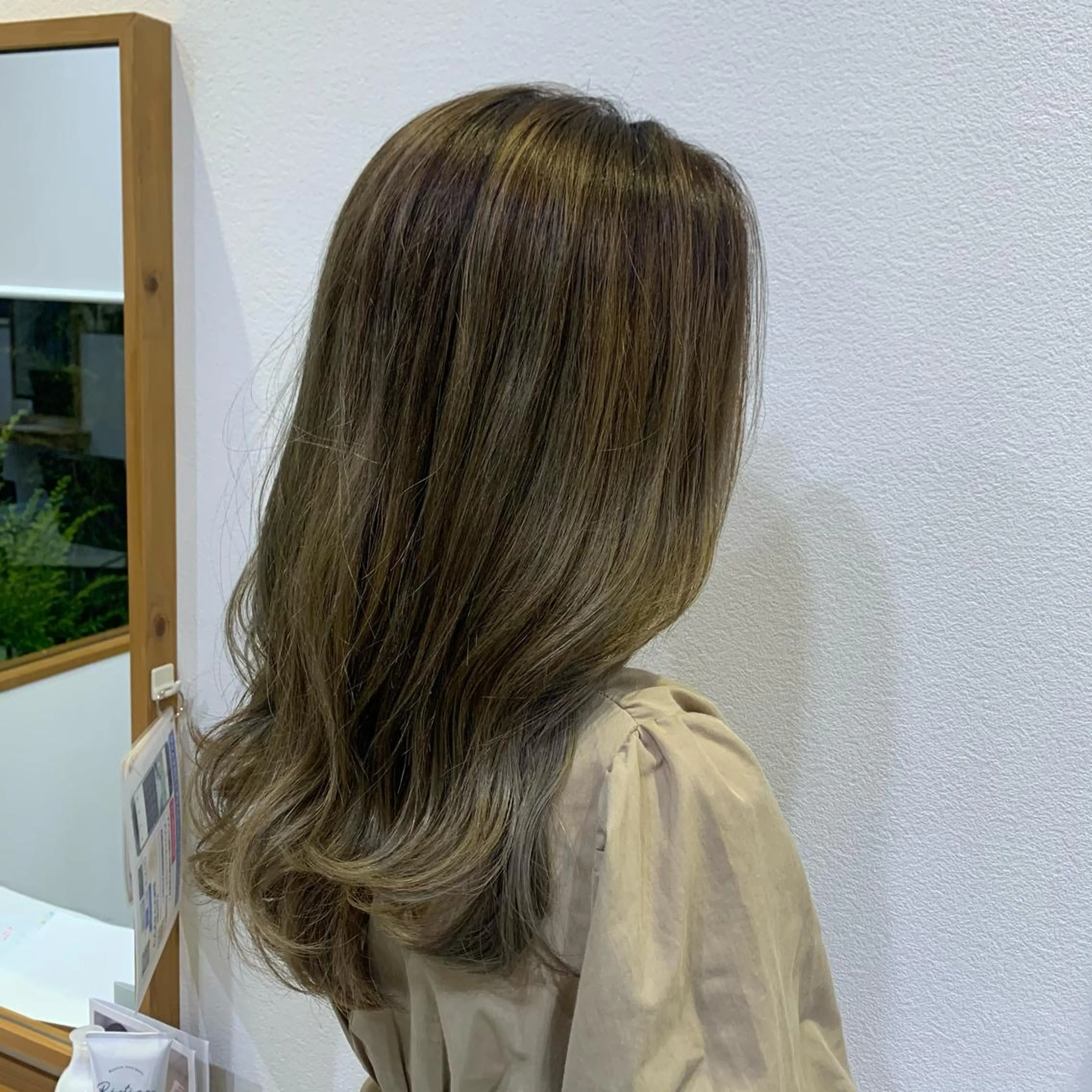 ロング カラー グラデーションカラー ハイライトカラー ハイライト 川口 絵理のヘアスタイル