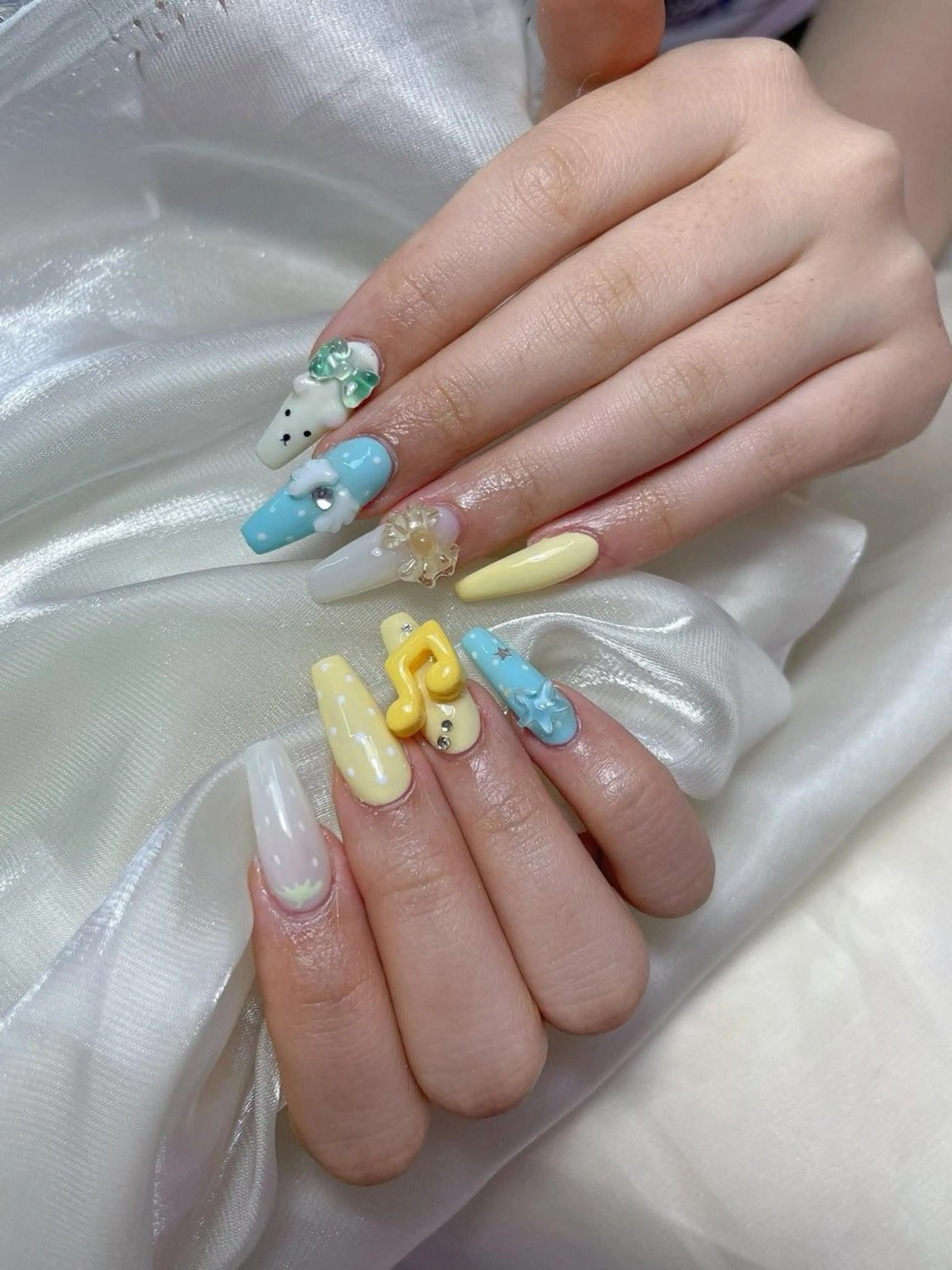 ネイル フレンチネイル 韓国ネイル ロングネイル マグネットネイル 持ち込み ハンドネイル Mika Nails 心斎橋のネイルデザイン